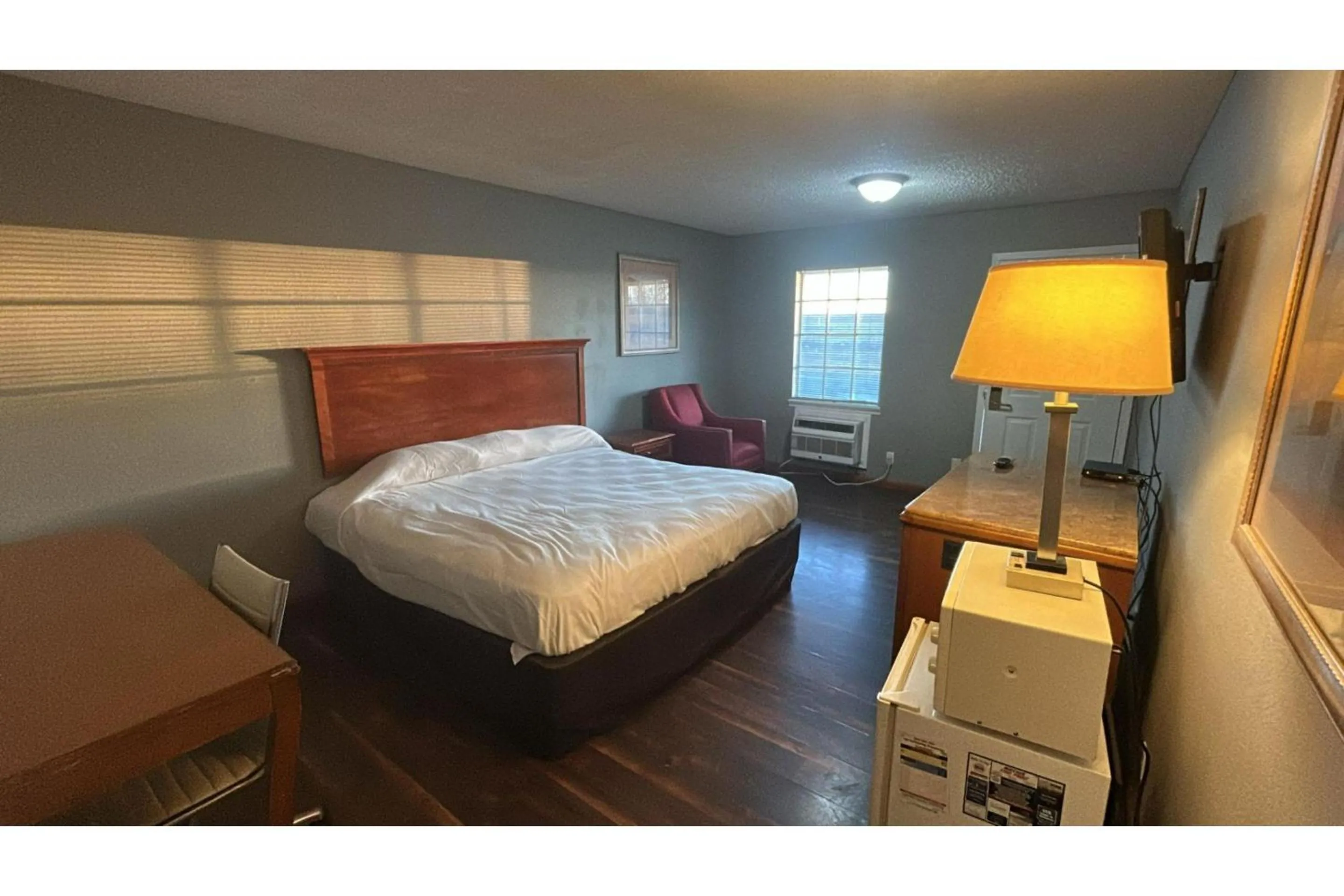Bedroom, Bed in HiWay Inn Express Elk City Route 66