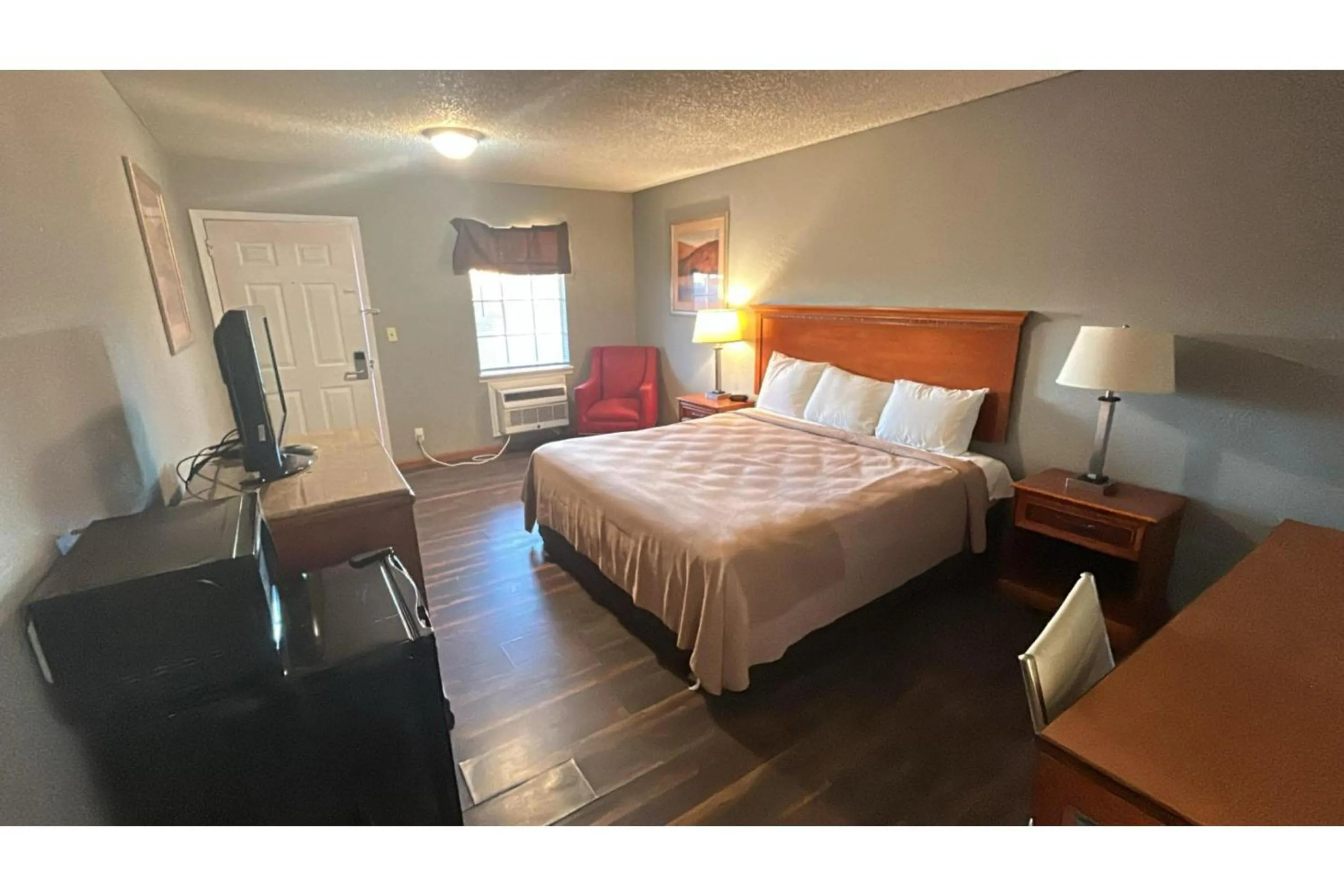 Bedroom, Bed in HiWay Inn Express Elk City Route 66