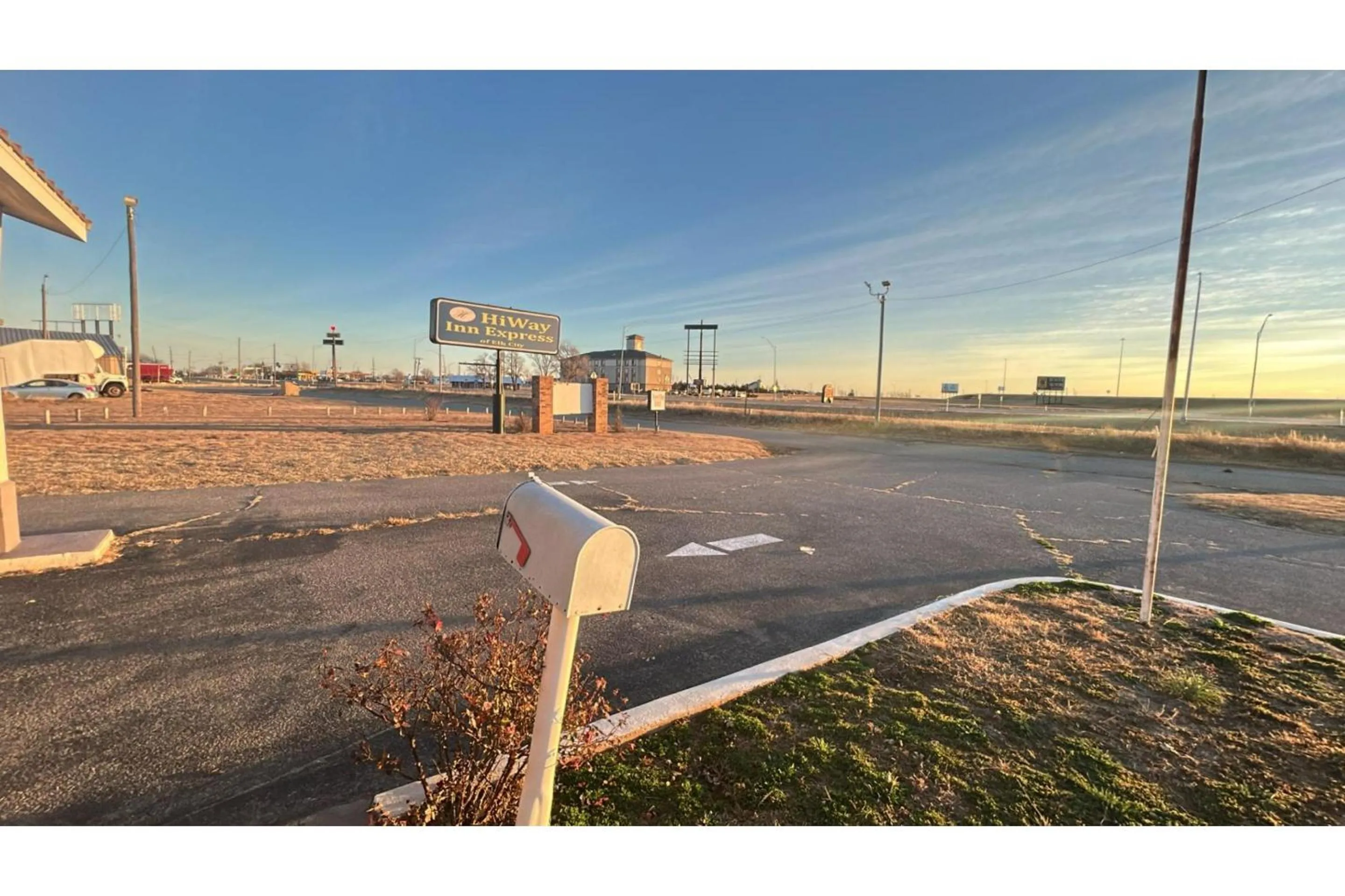 Facade/entrance in HiWay Inn Express Elk City Route 66