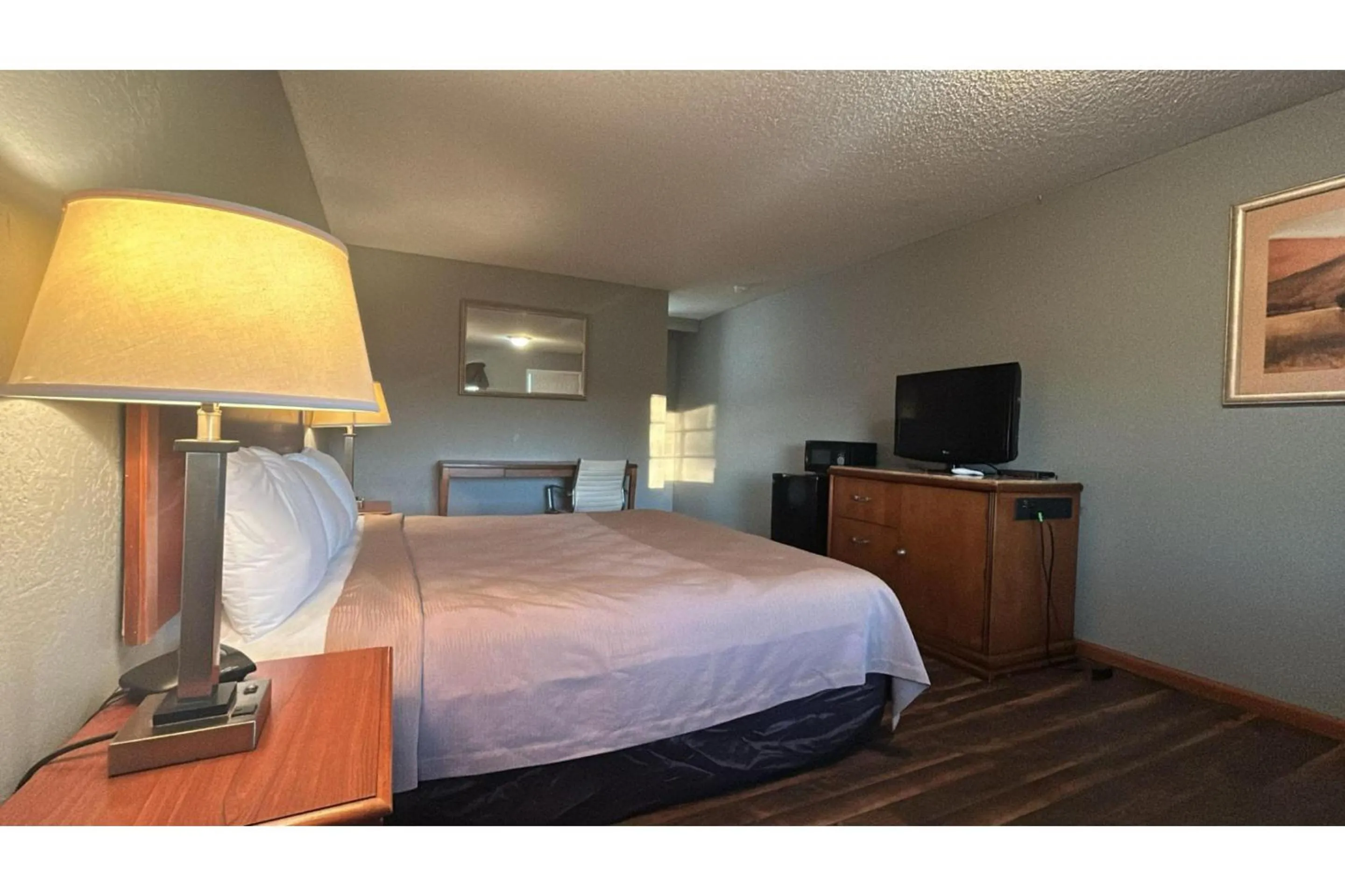 Bedroom, Bed in HiWay Inn Express Elk City Route 66