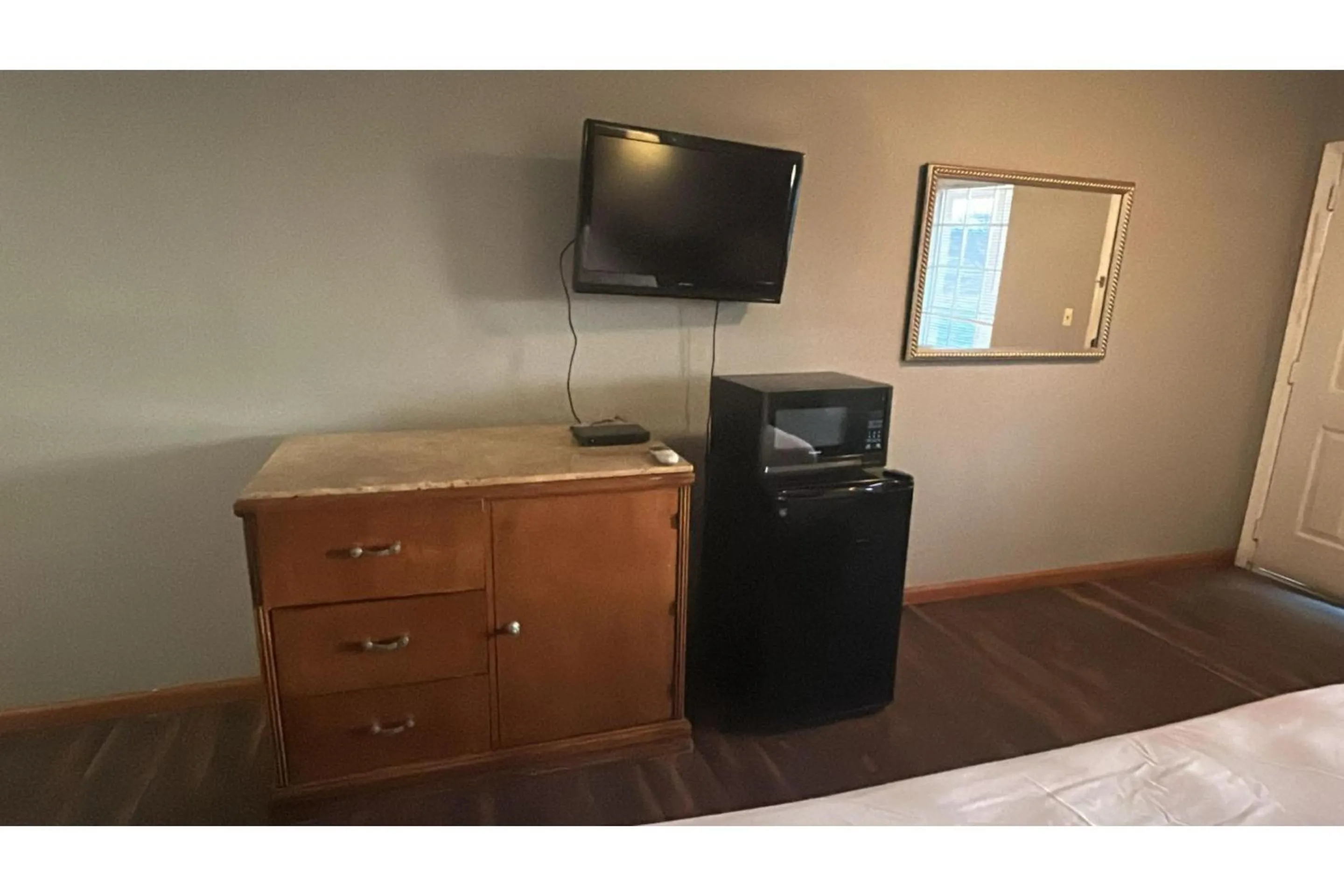 Bedroom in HiWay Inn Express Elk City Route 66