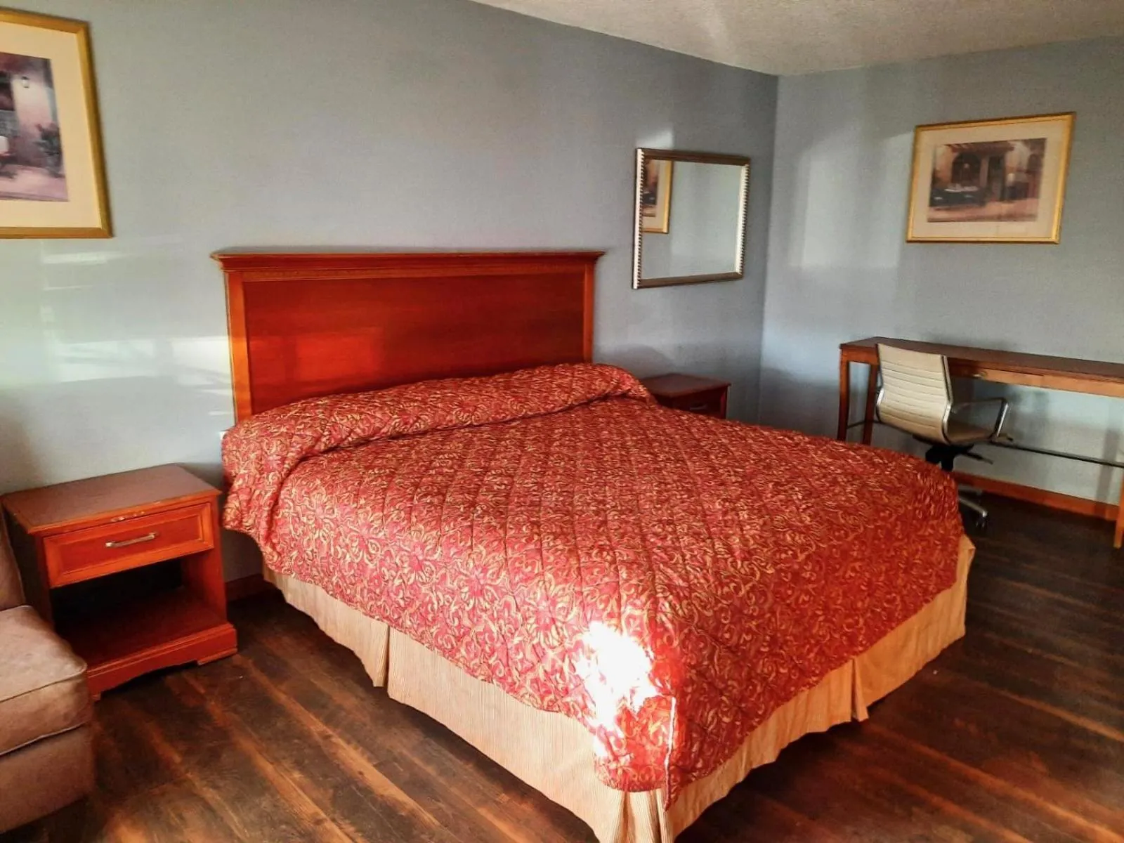 Bedroom in HiWay Inn Express Elk City Route 66