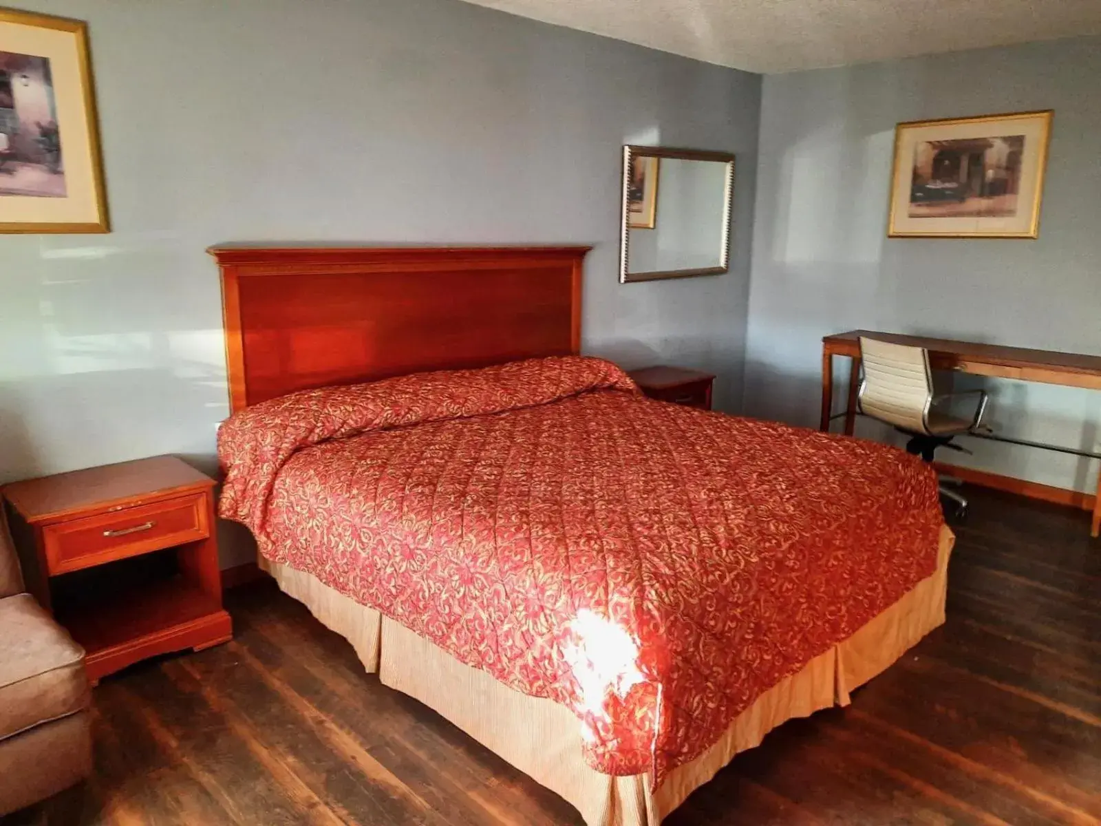 King Room in HiWay Inn Express King Room in HiWay Inn Express