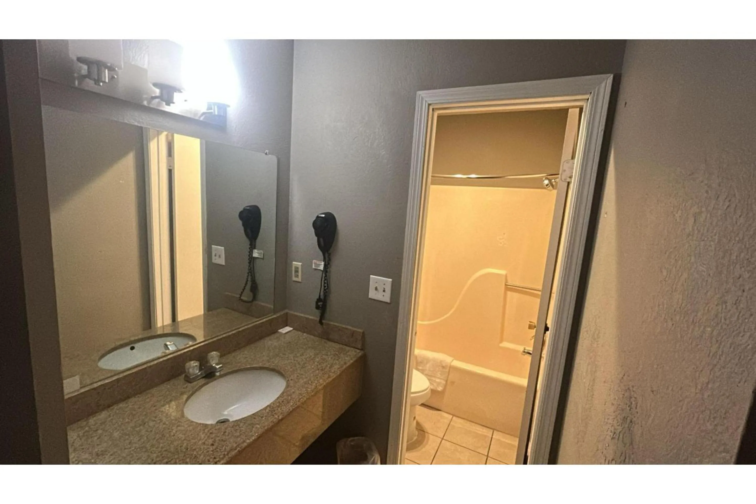 Bathroom in HiWay Inn Express Elk City Route 66