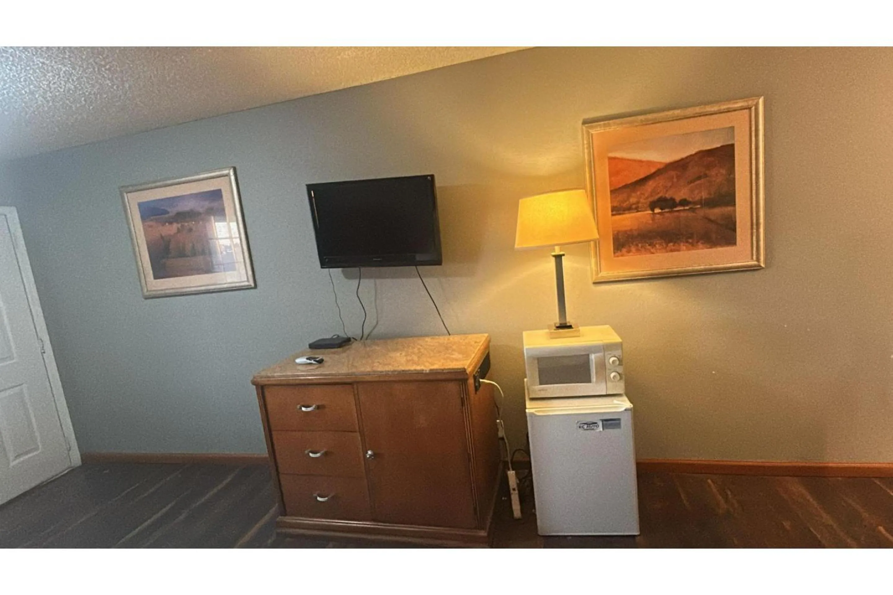 Bedroom in HiWay Inn Express Elk City Route 66