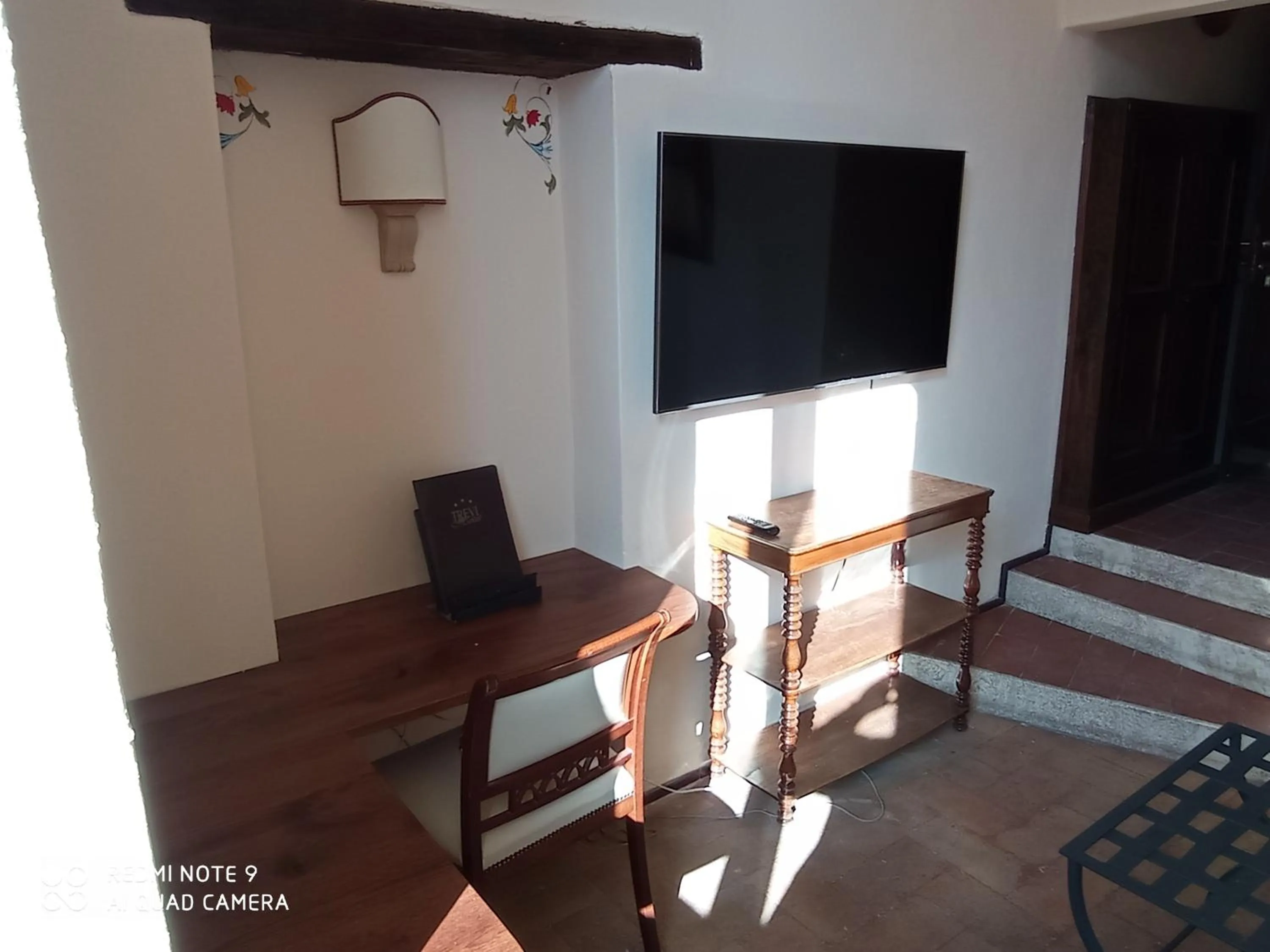 TV and multimedia in HOTEL TREVI Palazzo Natalini