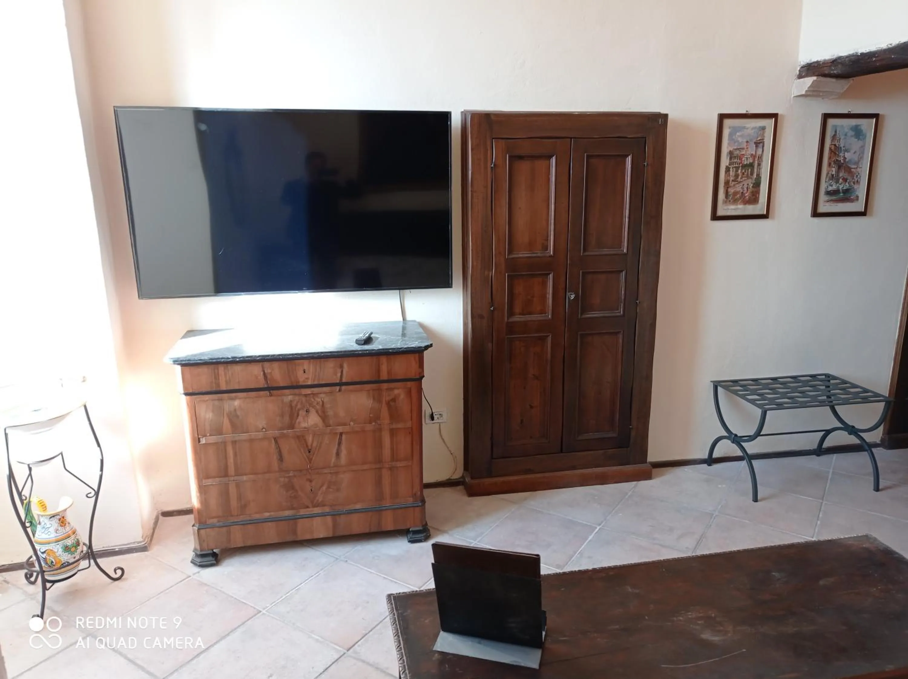 TV and multimedia in HOTEL TREVI Palazzo Natalini