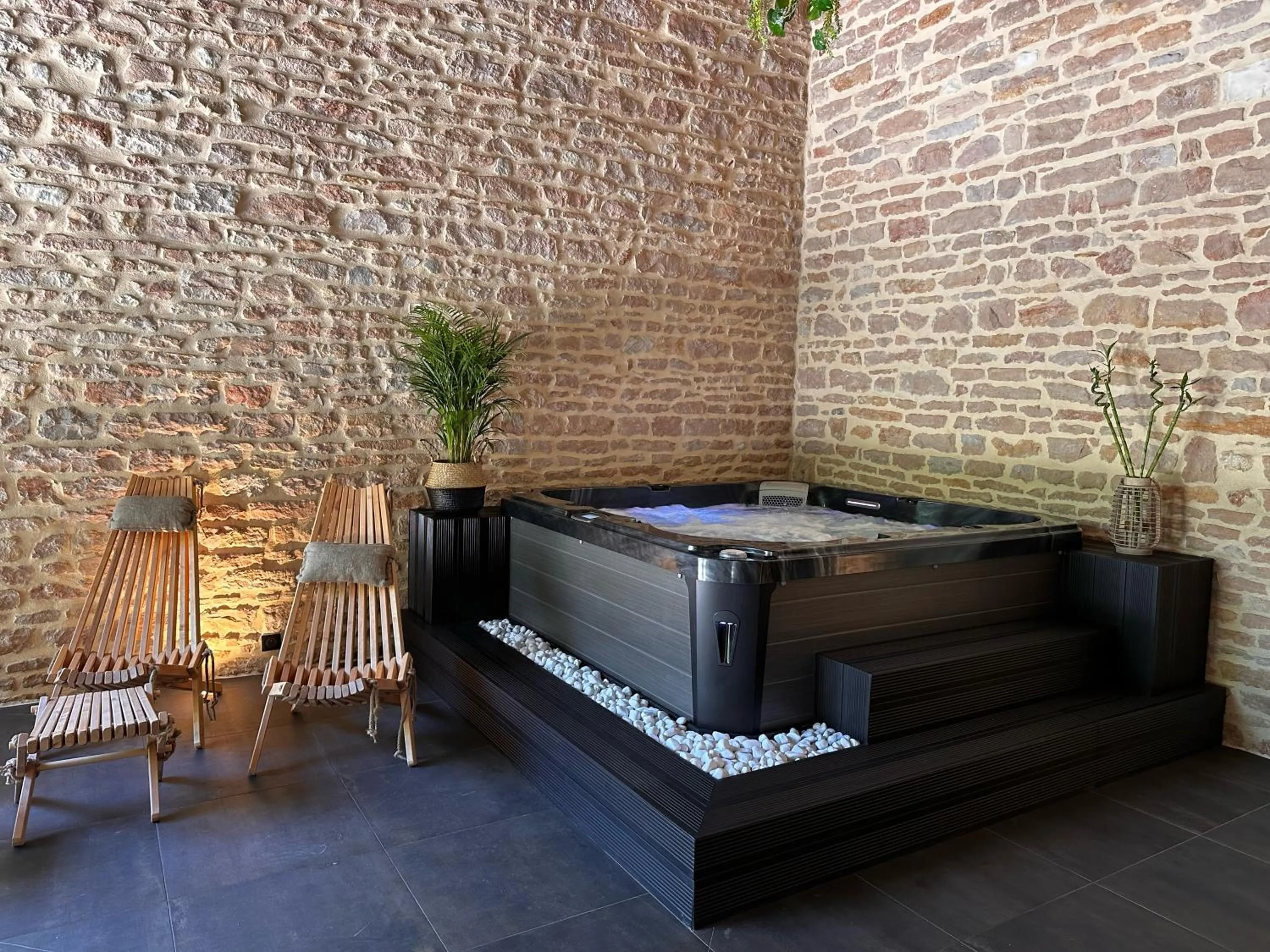 Hot Tub in LE GITE DU CARGE D'ARLAY