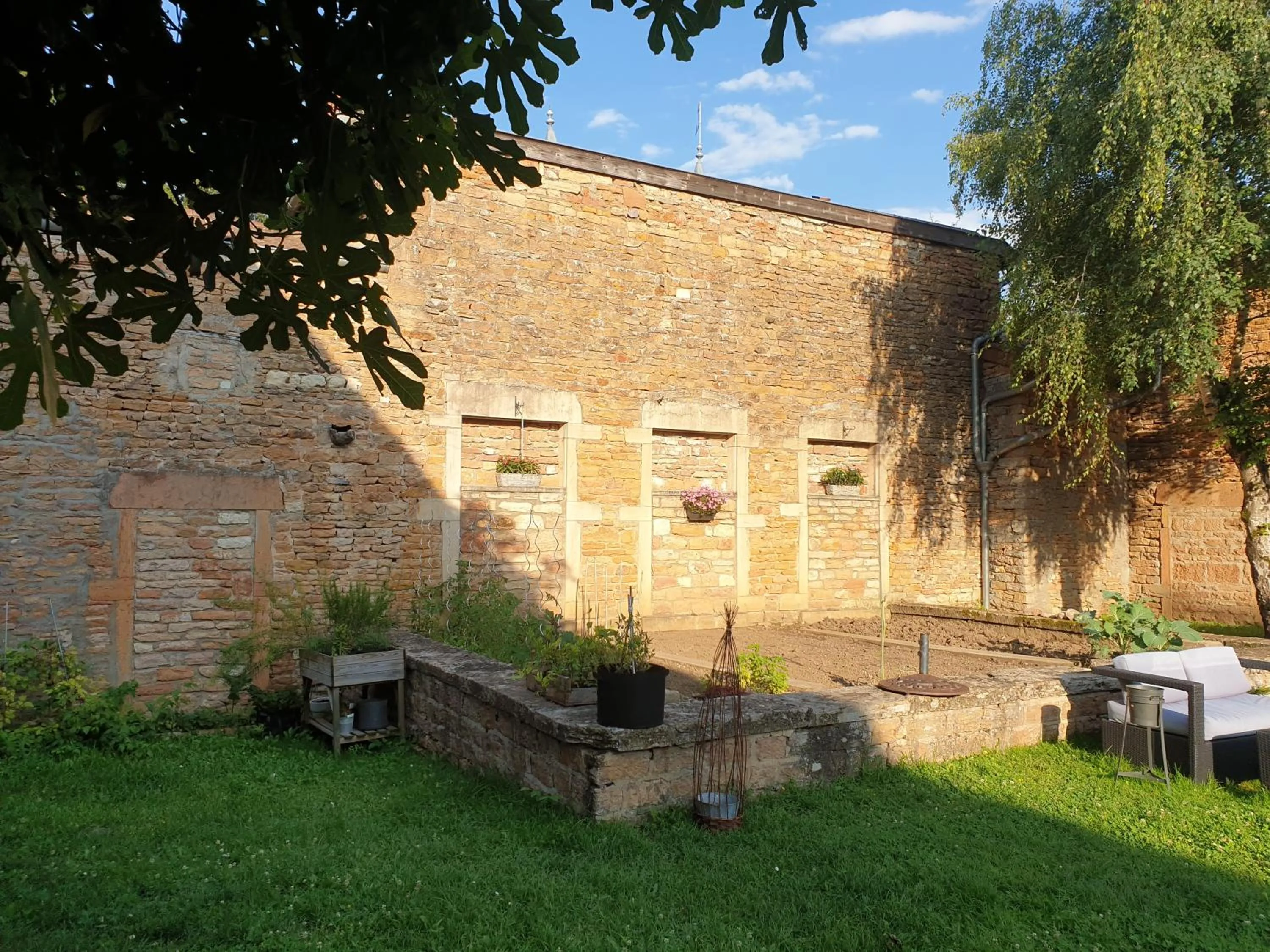 Garden view in LE GITE DU CARGE D'ARLAY