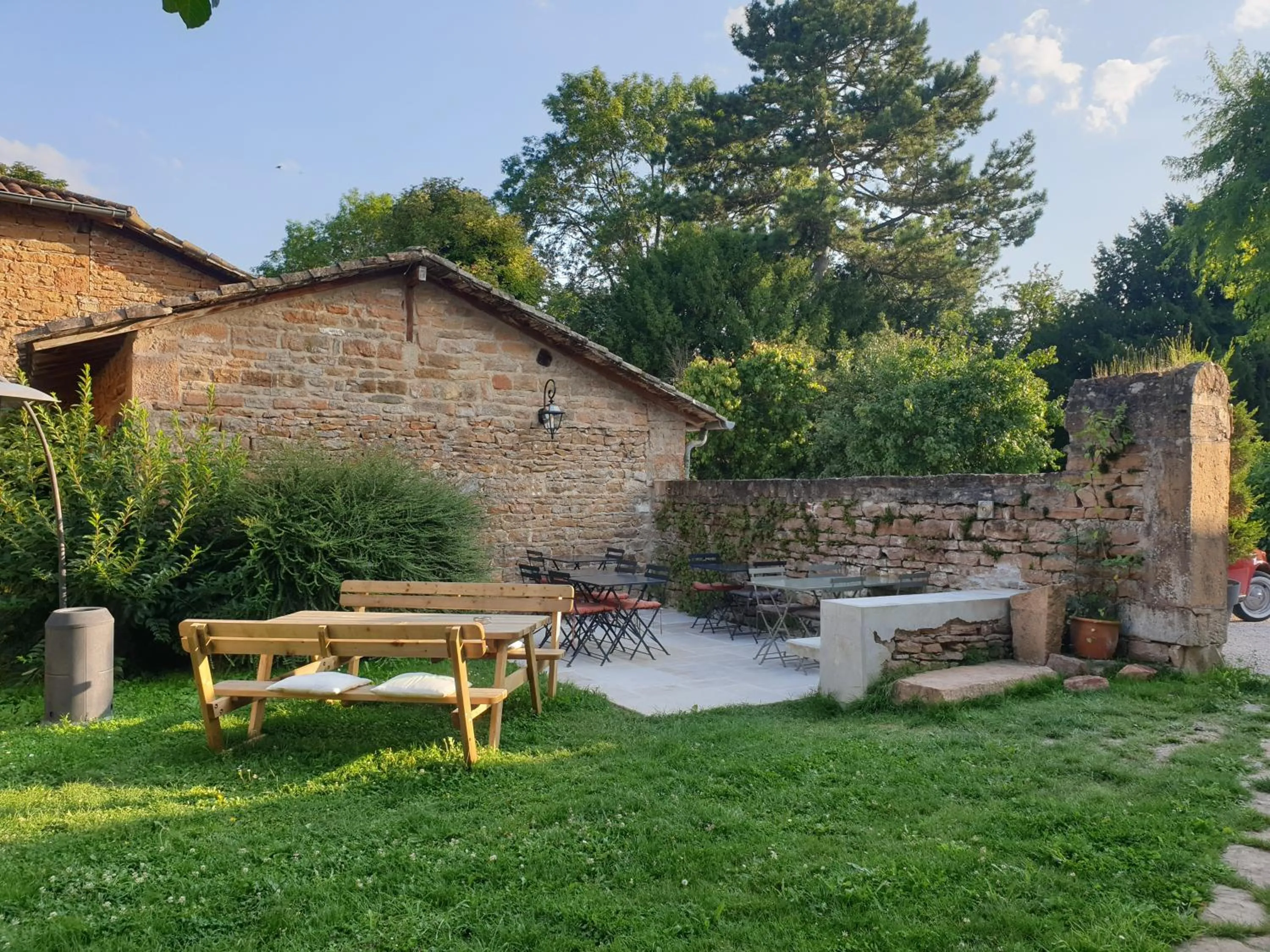 Patio in LE GITE DU CARGE D'ARLAY