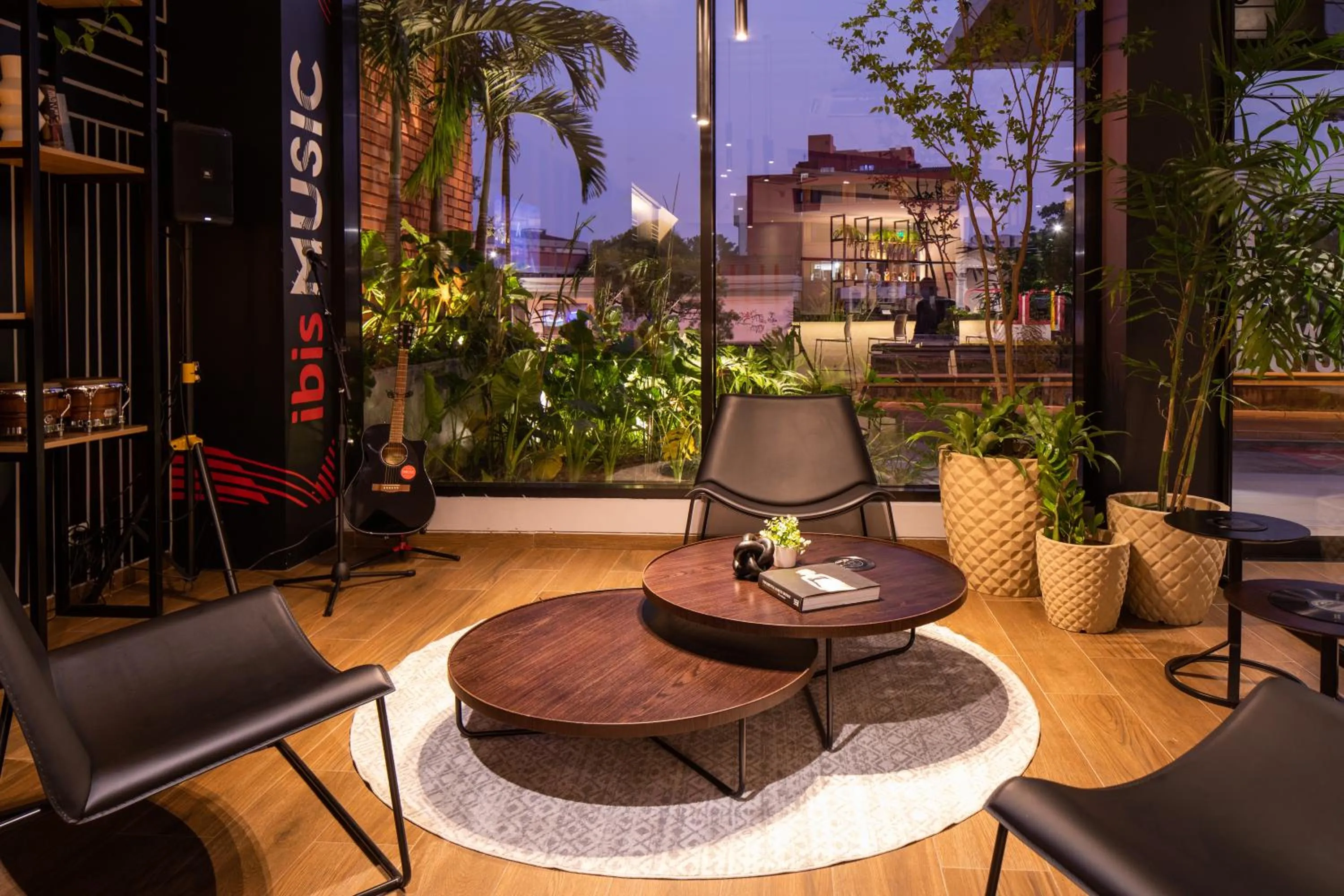 Lobby or reception in ibis Santa Cruz de la Sierra