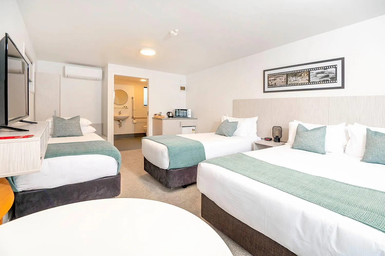 Bed in The Com Plex Motel