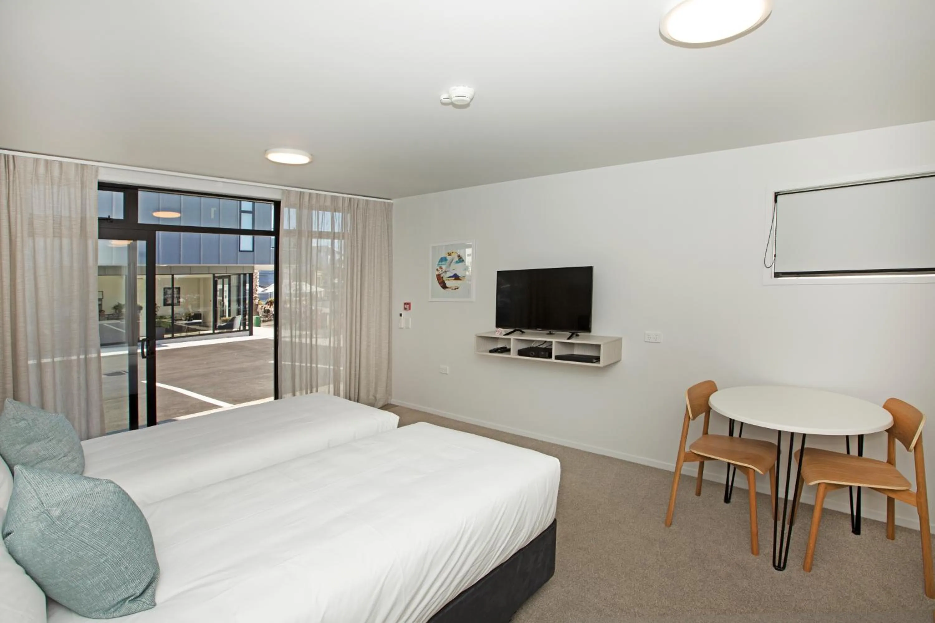 TV and multimedia, Bed in The Com Plex Motel