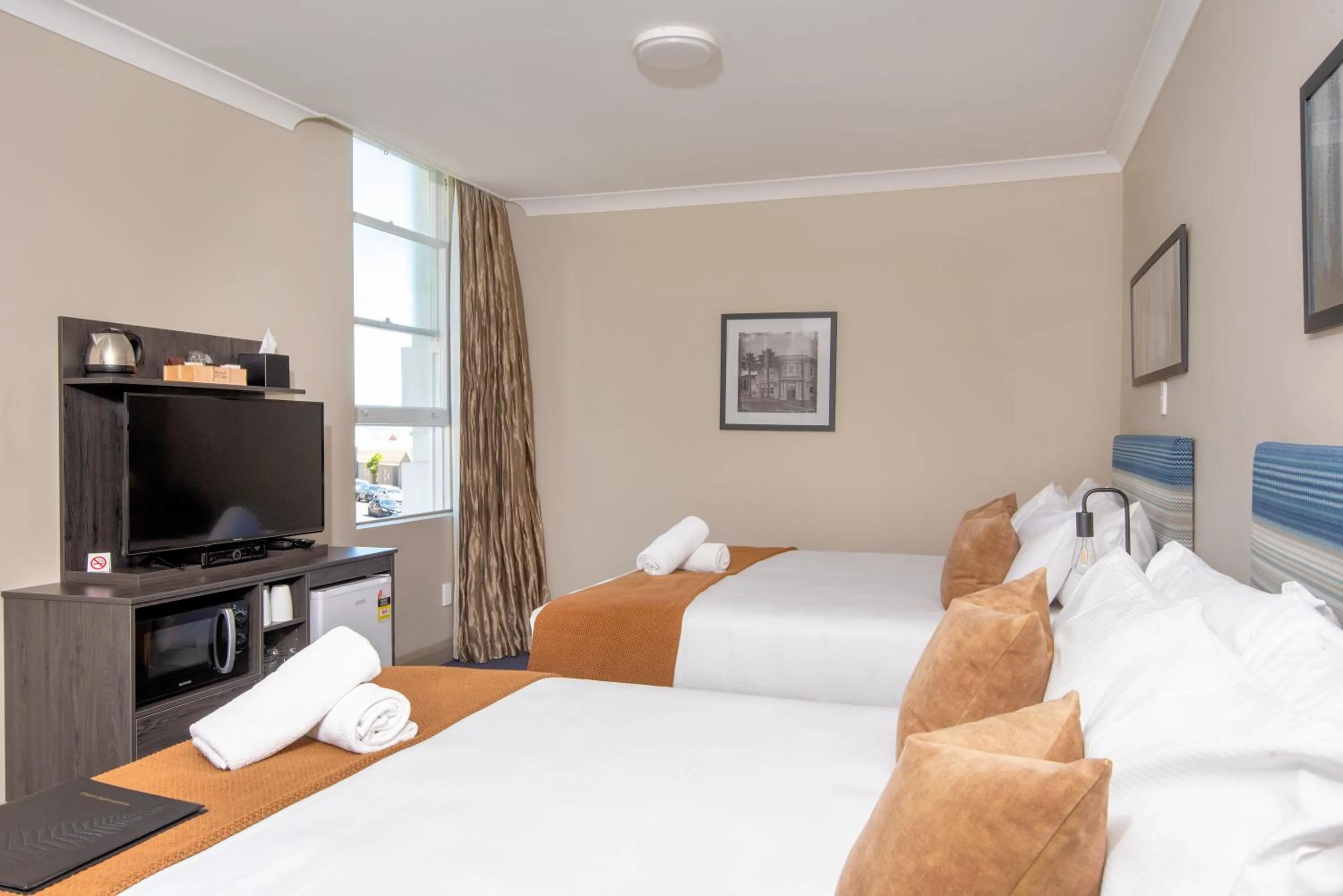 Bed in The Com Plex Motel