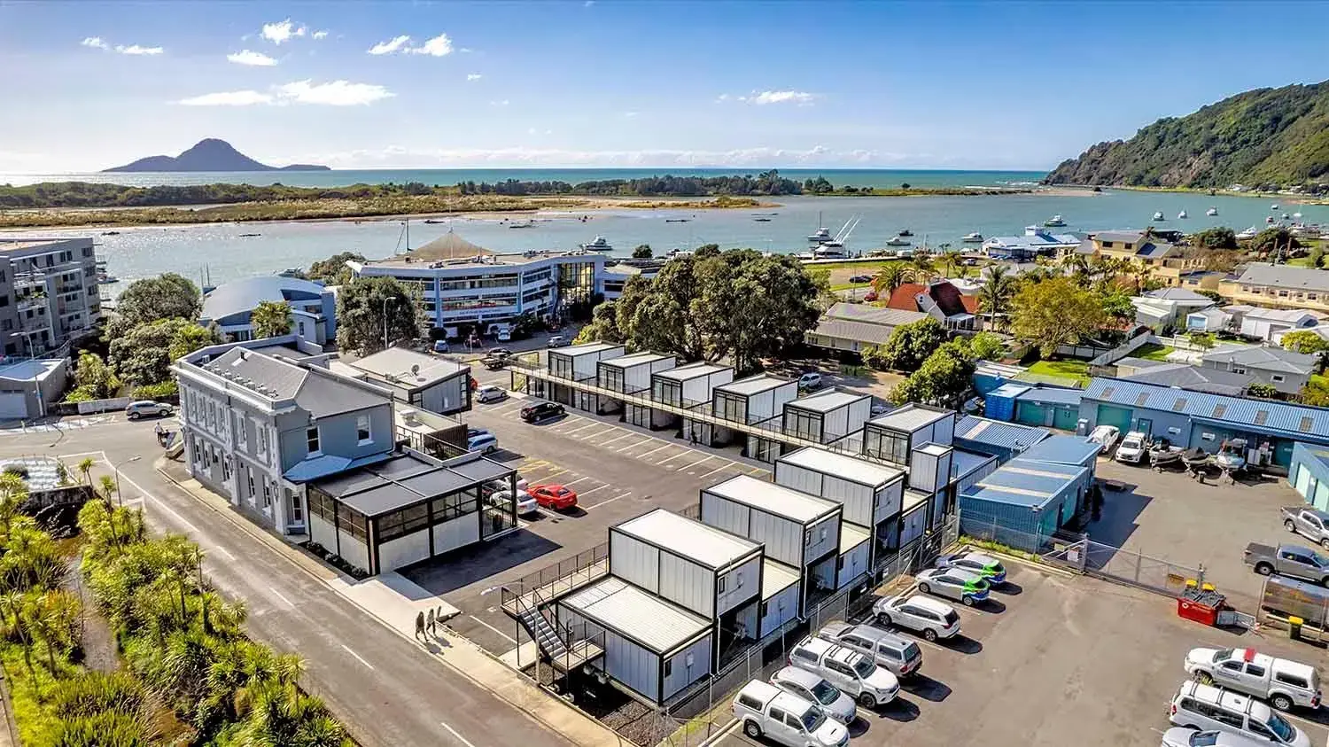 Queen Suite (Upstairs Heritage Suite - Merritt) in The Com Plex Motel Queen Suite (Upstairs Heritage Suite - Merritt) in The Com Plex Motel