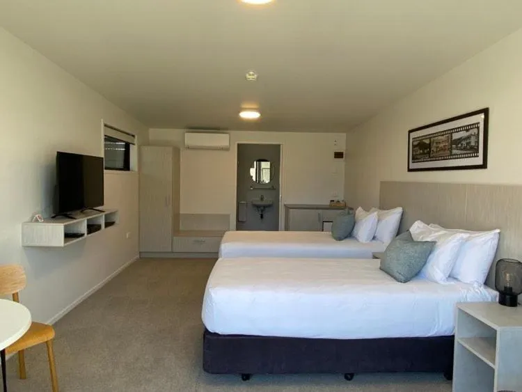 Bed in The Com Plex Motel