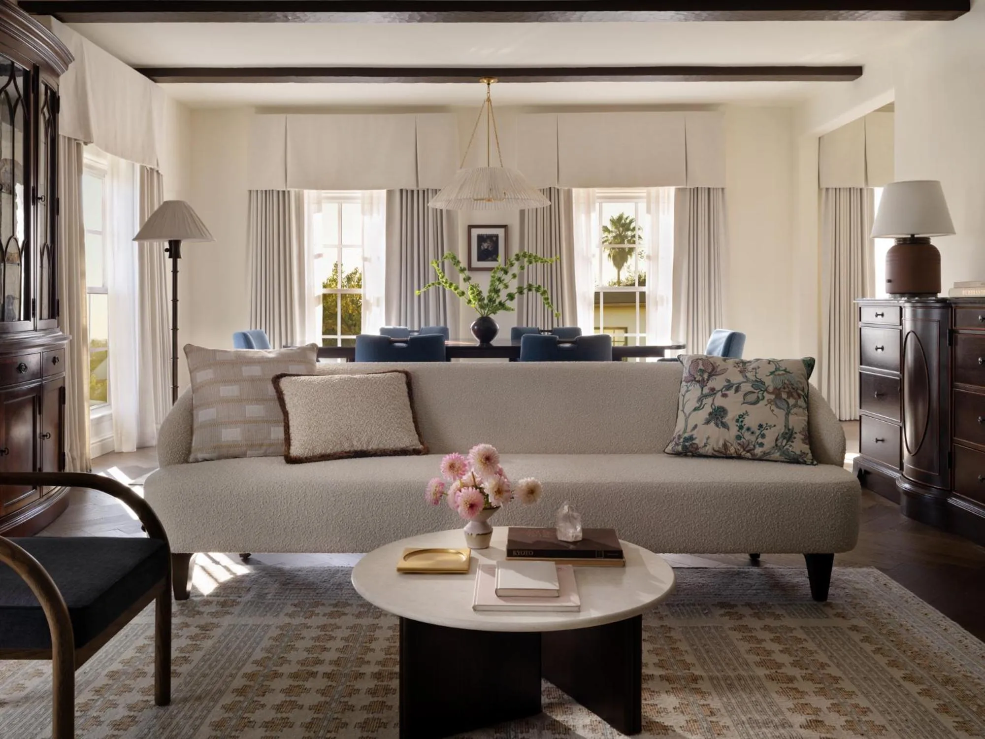 Living room in The Langham Huntington, Pasadena