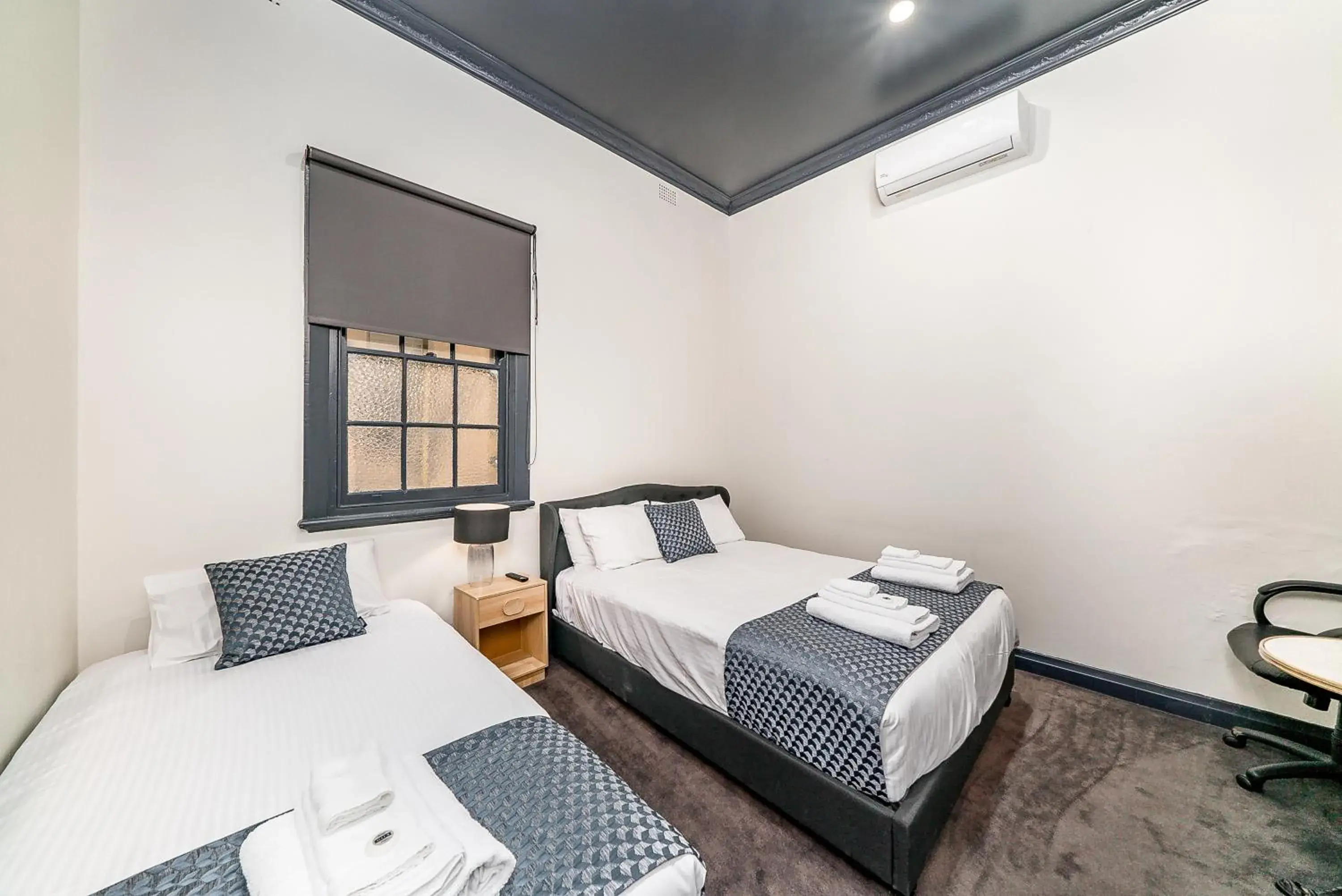Basic Triple Room with Shared Bathroom in Romano's Hotel & Suites Wagga Wagga Basic Triple Room with Shared Bathroom in Romano's Hotel & Suites Wagga Wagga