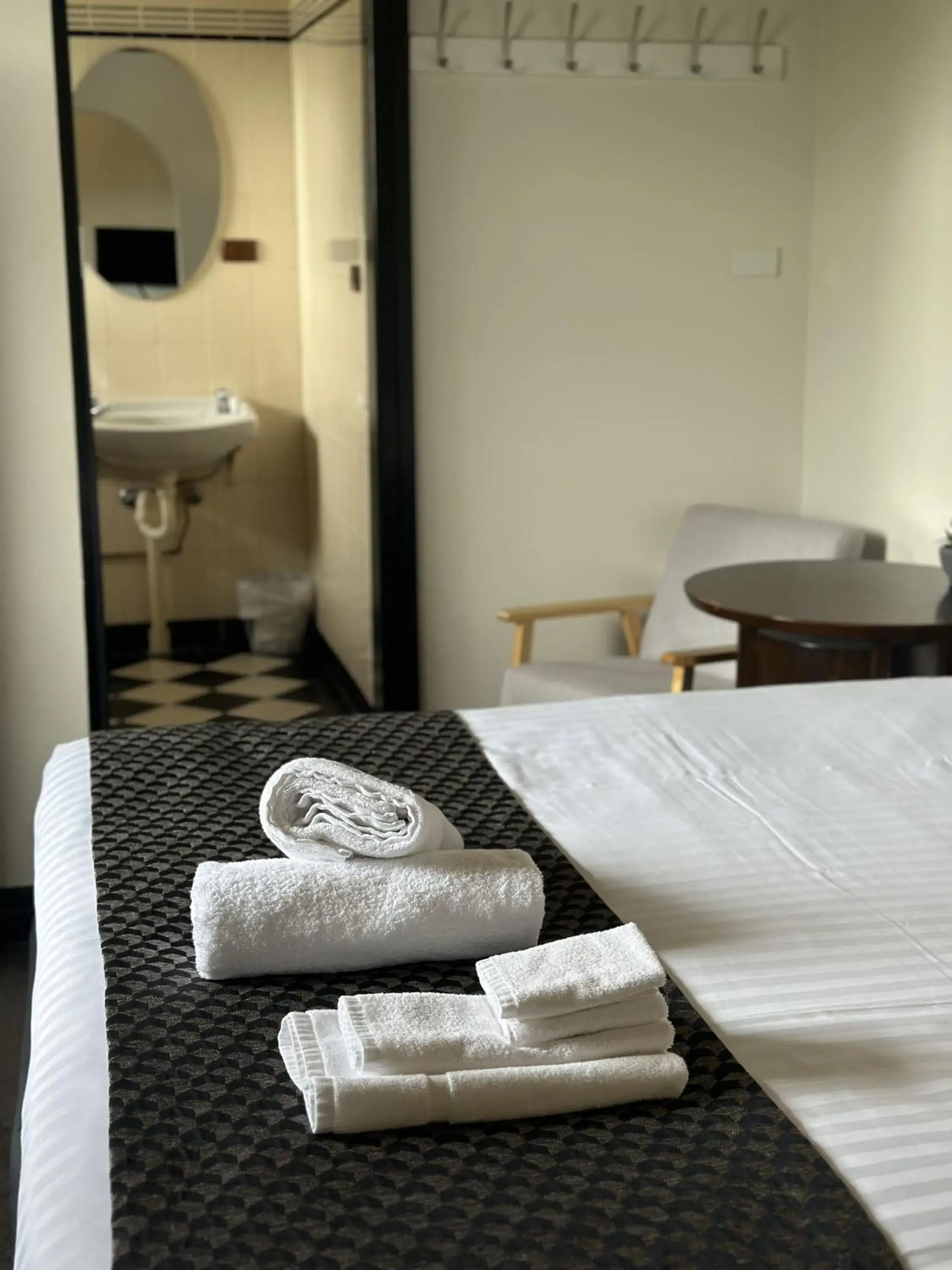 King Studio with Sofa Bed in Romano's Hotel & Suites Wagga Wagga King Studio with Sofa Bed in Romano's Hotel & Suites Wagga Wagga