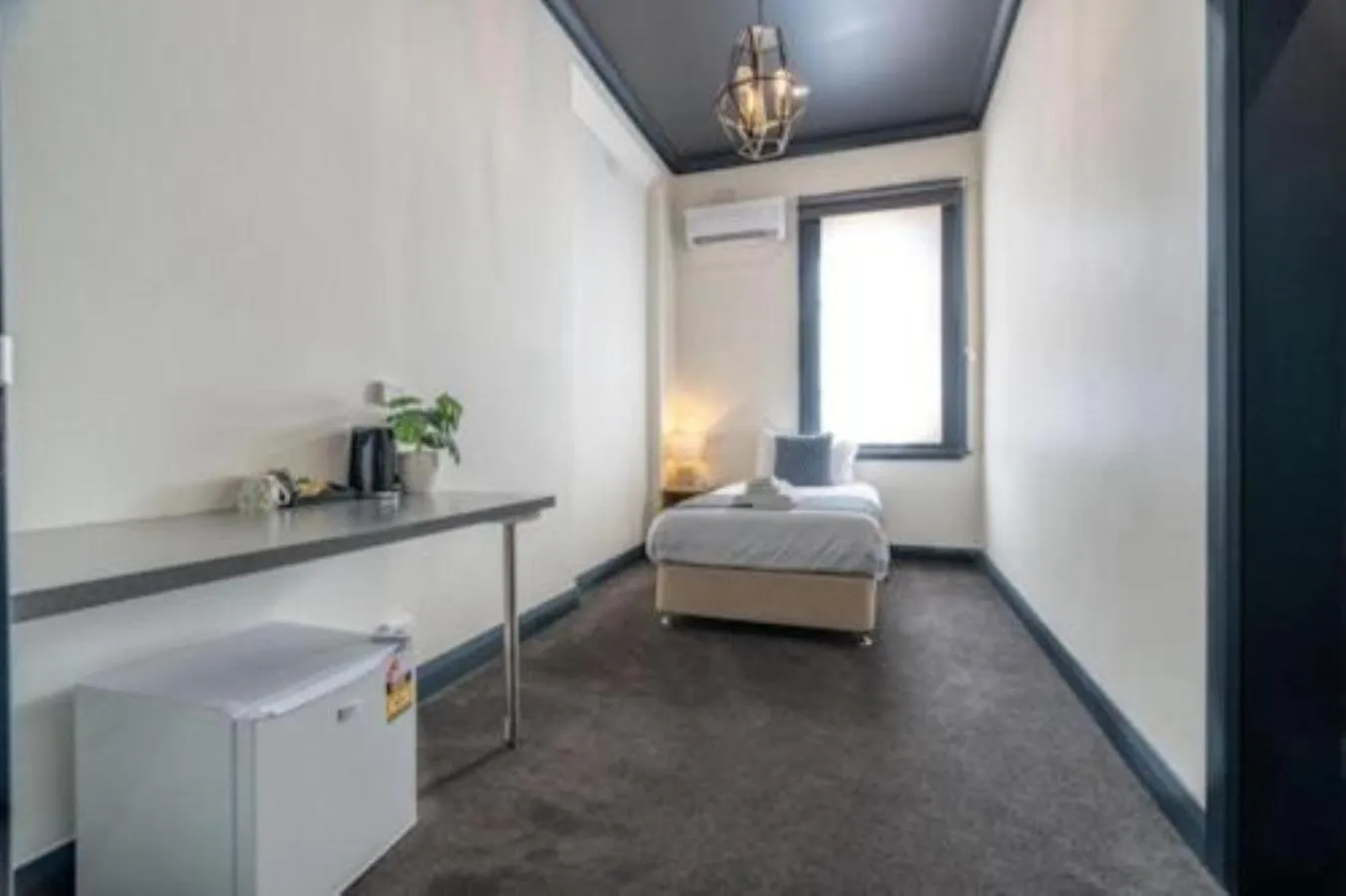 Bed in Romano's Hotel & Suites Wagga Wagga