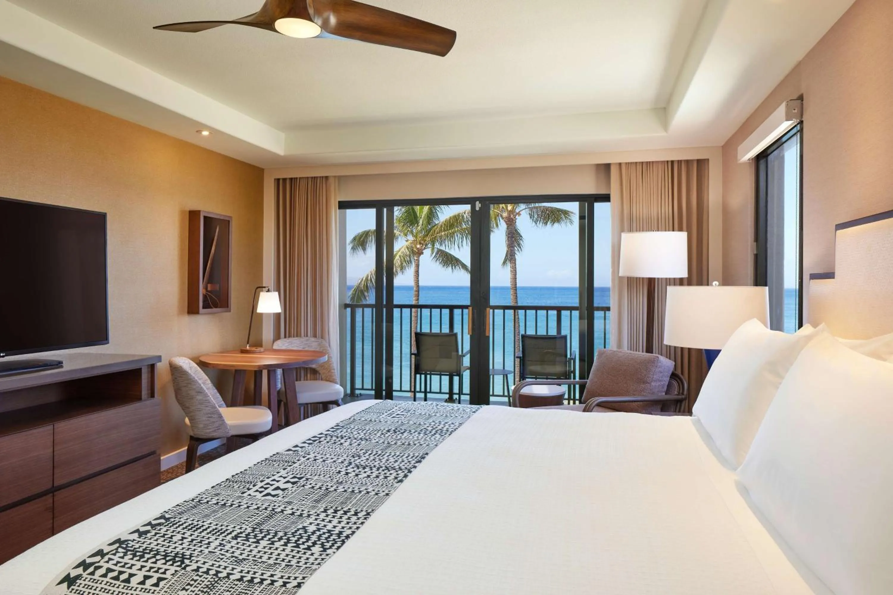Bedroom, Bed in OUTRIGGER Kāʻanapali Beach Resort
