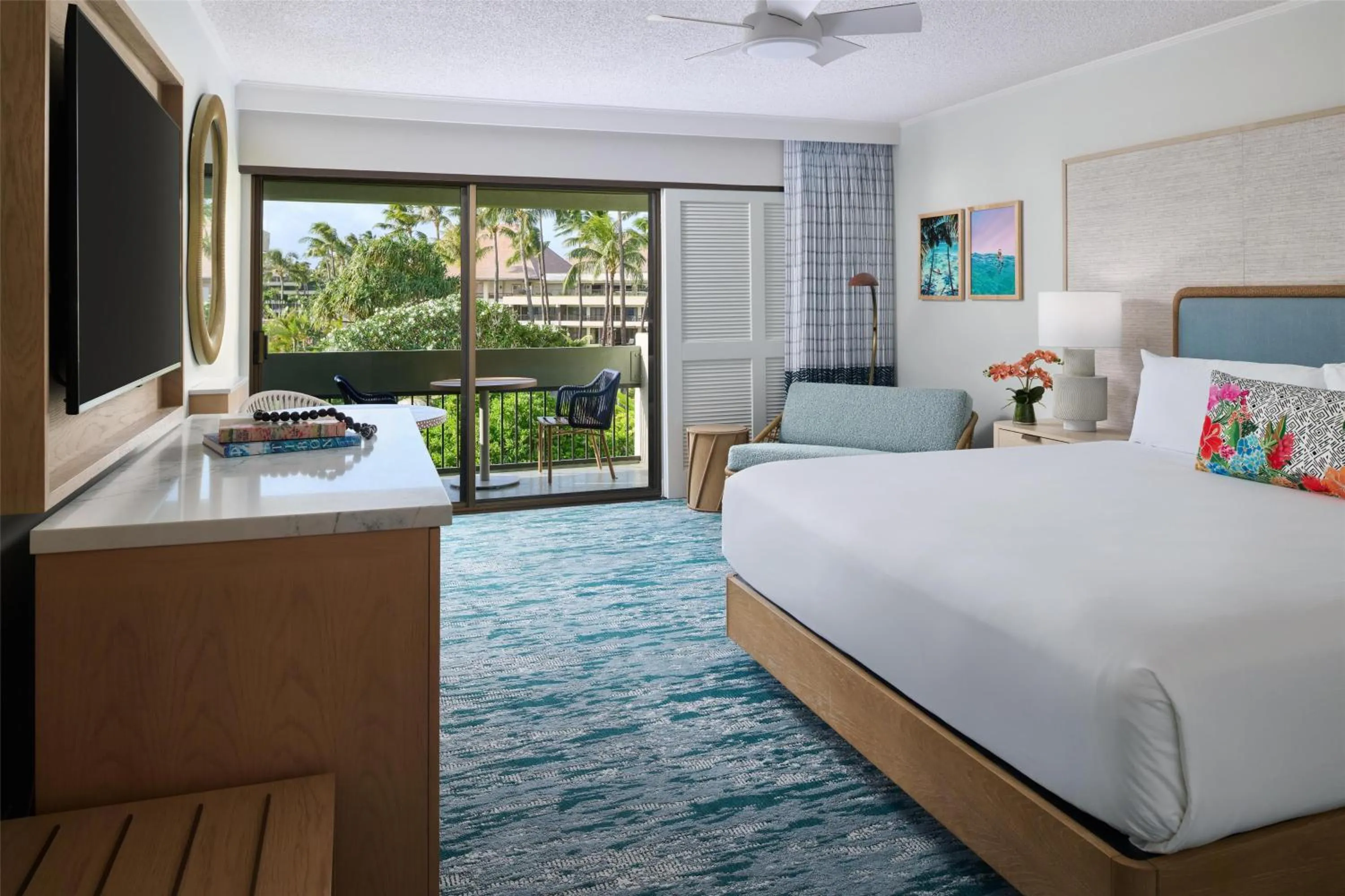 Bedroom, Bed in OUTRIGGER Kāʻanapali Beach Resort