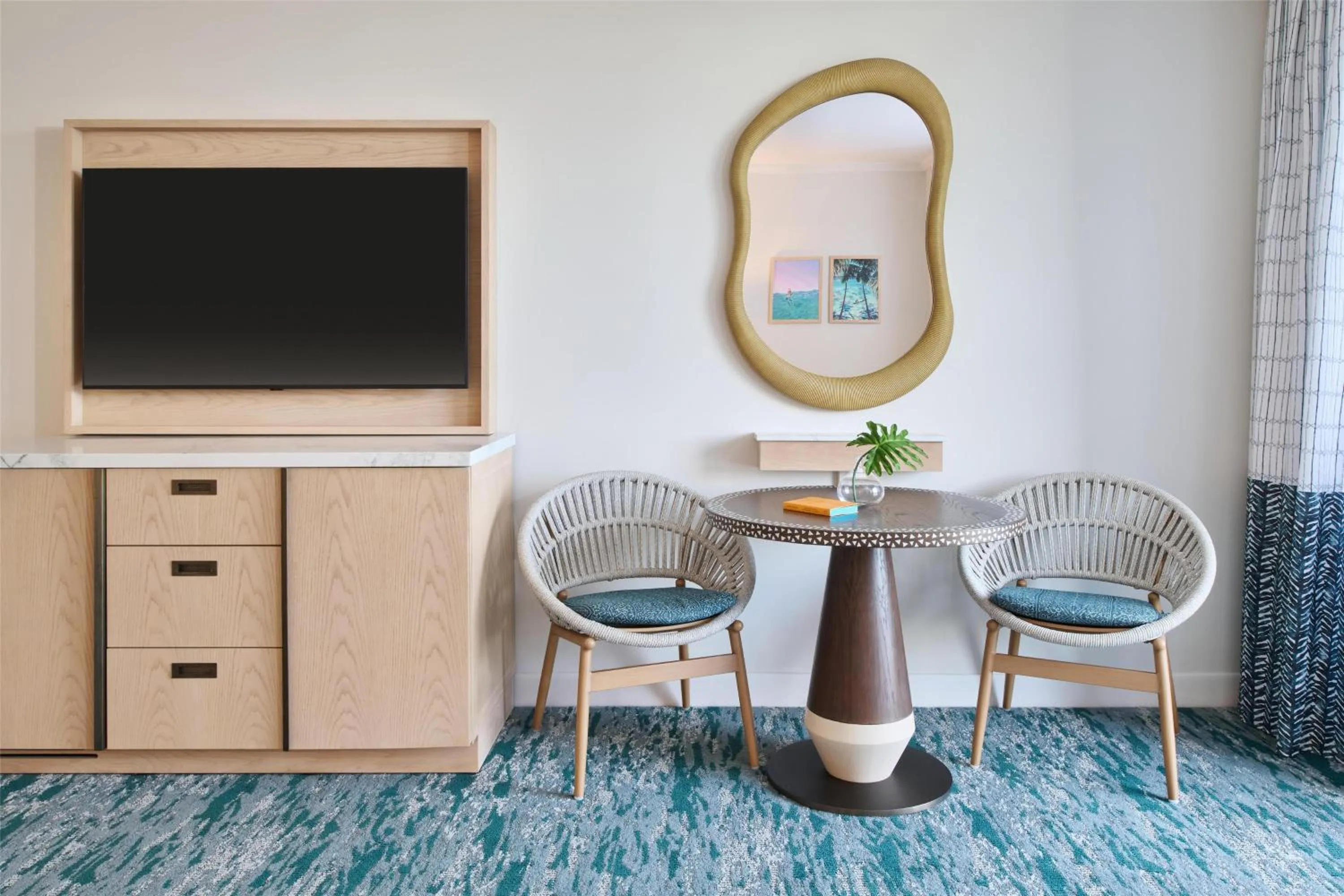 Bedroom in OUTRIGGER Kāʻanapali Beach Resort