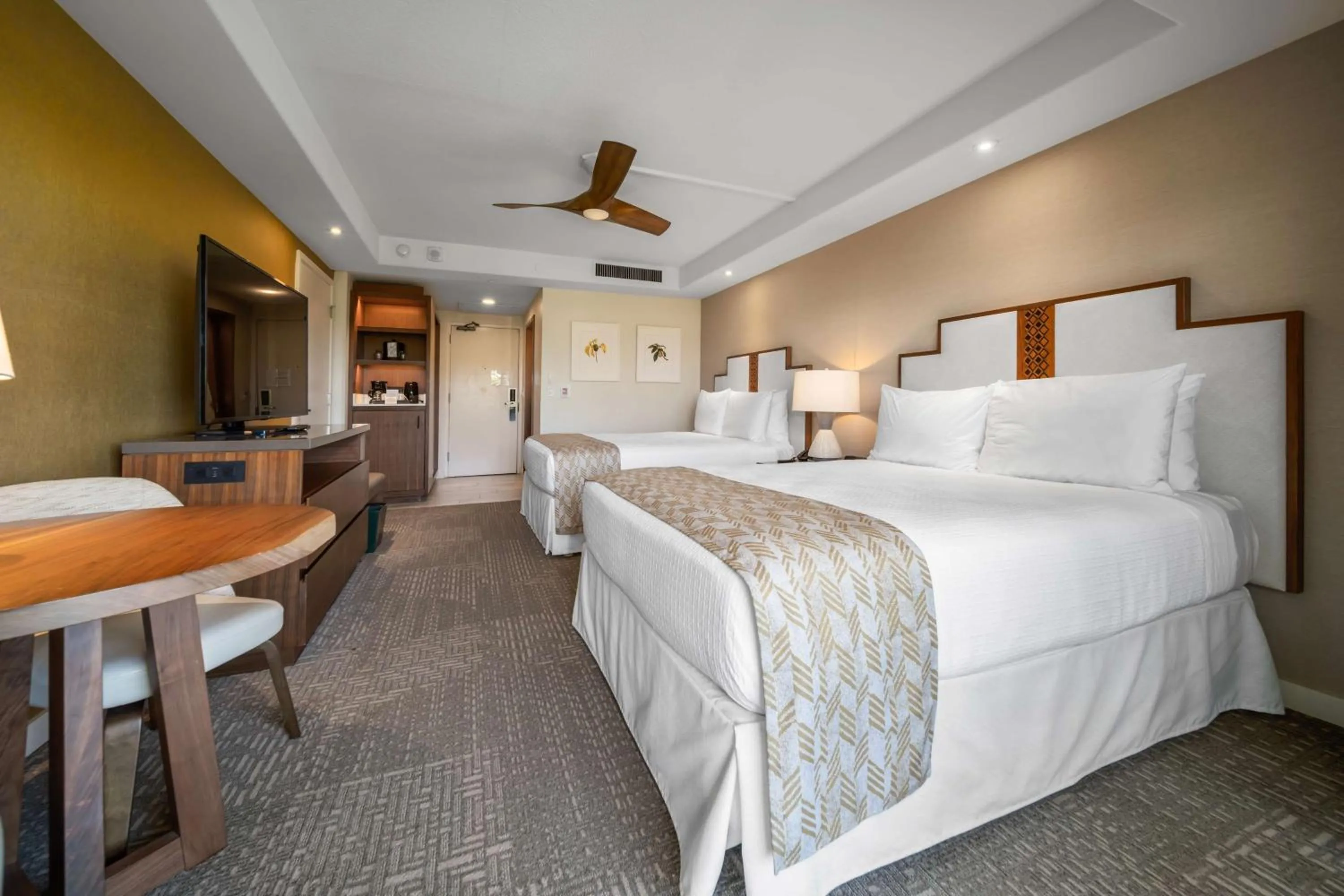 Bedroom, Bed in OUTRIGGER Kāʻanapali Beach Resort