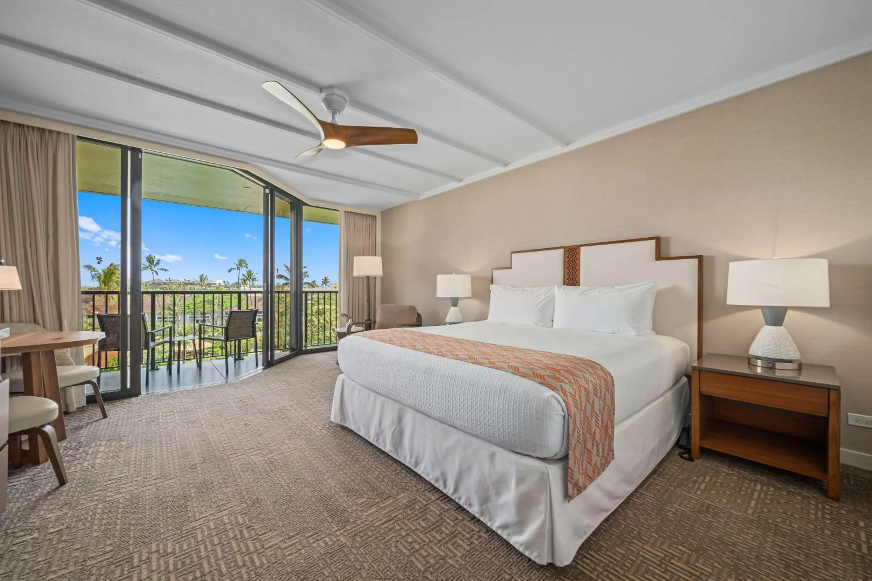Bedroom, Bed in OUTRIGGER Kāʻanapali Beach Resort