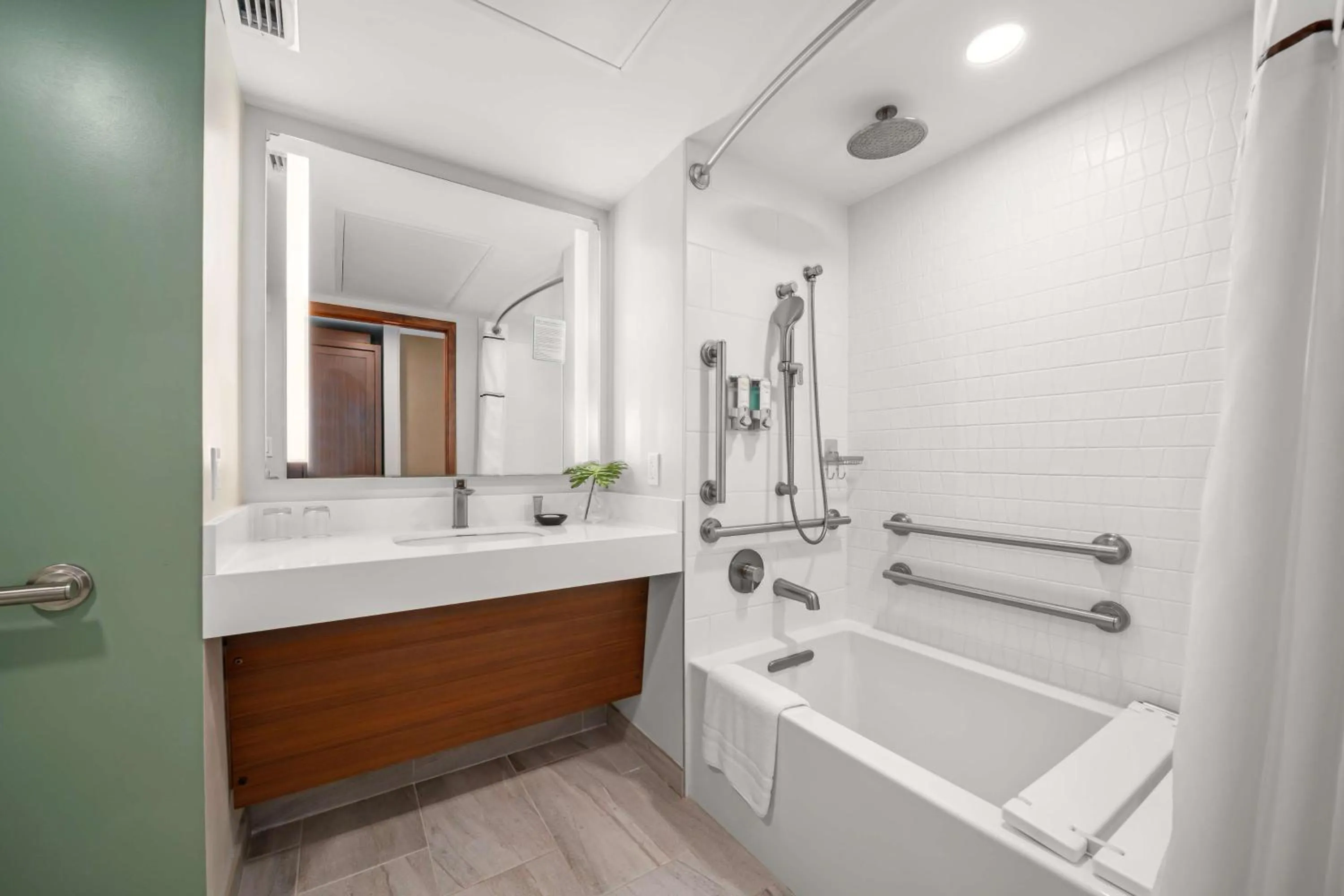 Bathroom in OUTRIGGER Kāʻanapali Beach Resort