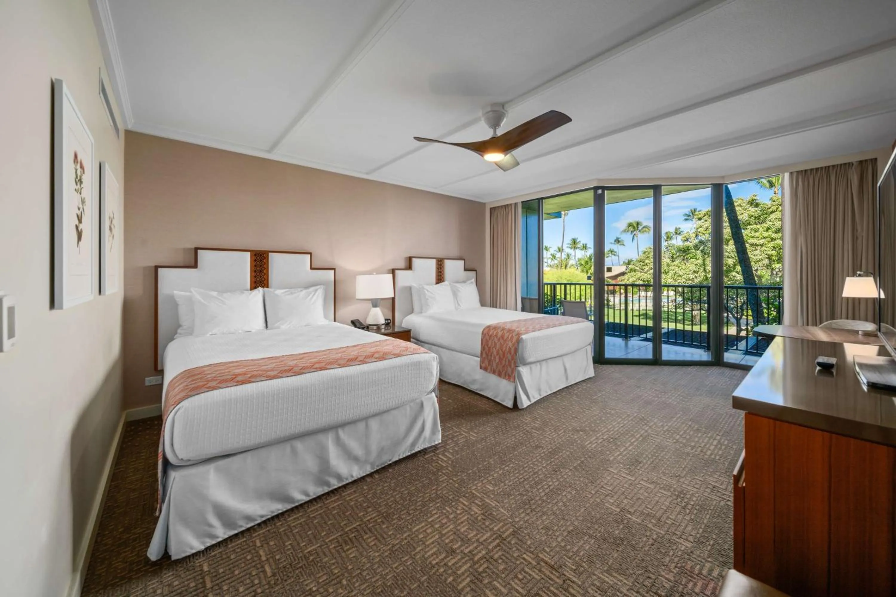 Bedroom, Bed in OUTRIGGER Kāʻanapali Beach Resort