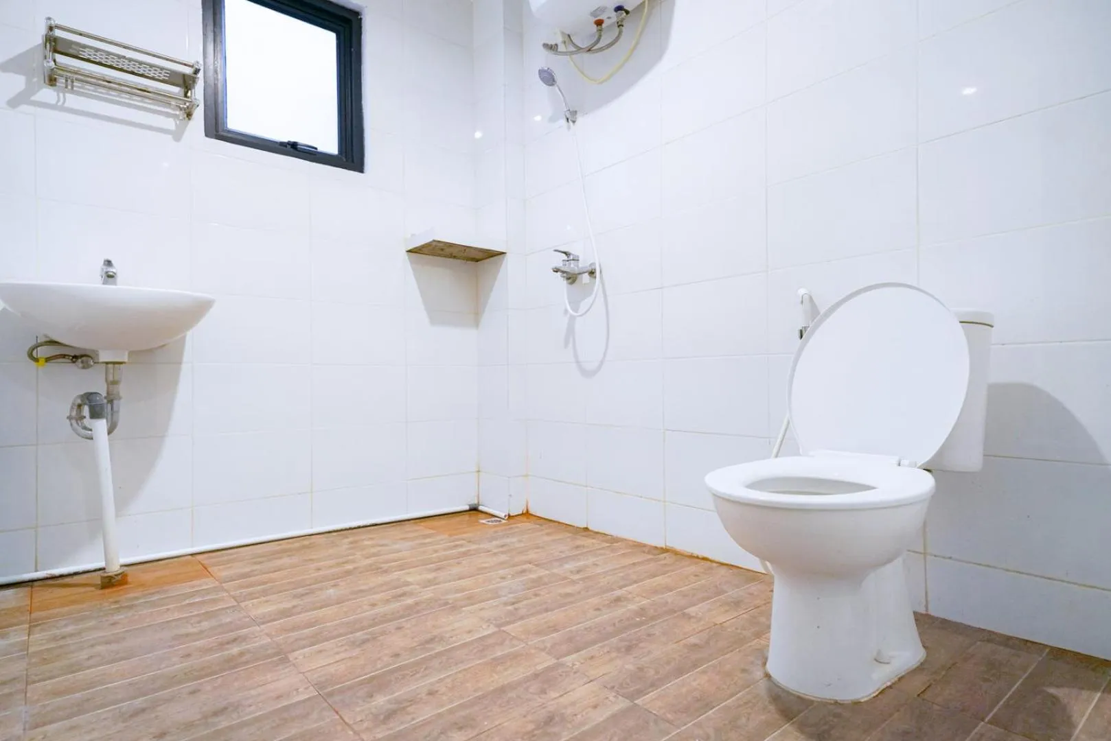 Bathroom in Urbanview Pecatu Residence Bali by RedDoorz