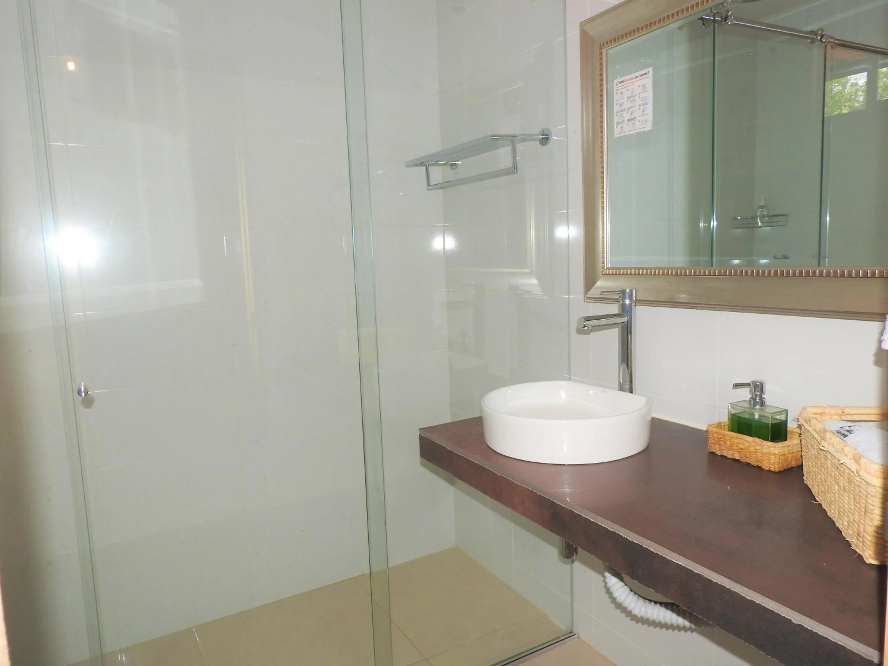 Bathroom in Villa Juana Hotel