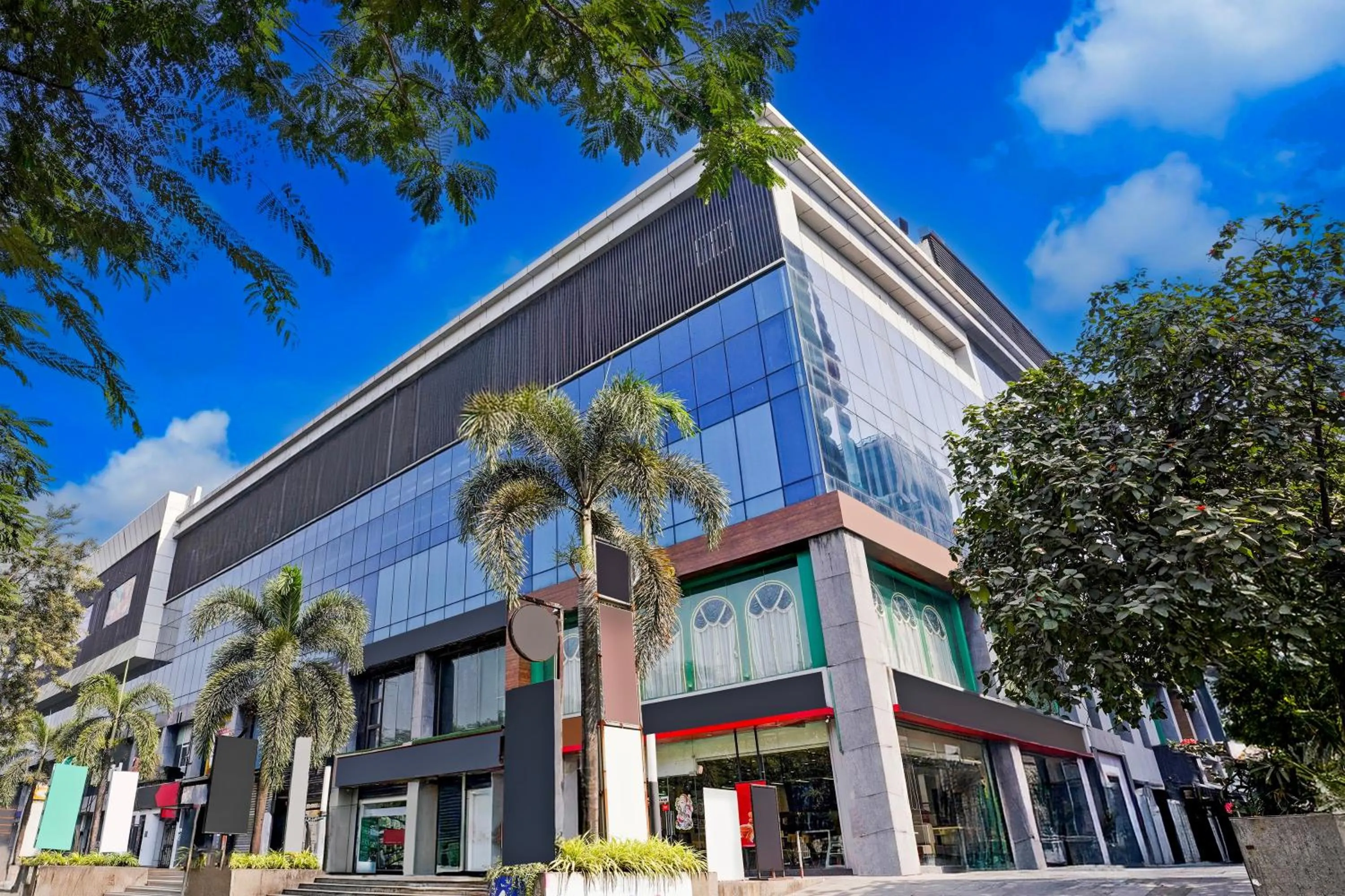 Facade/entrance in Super Townhouse PBG Mall Vashi