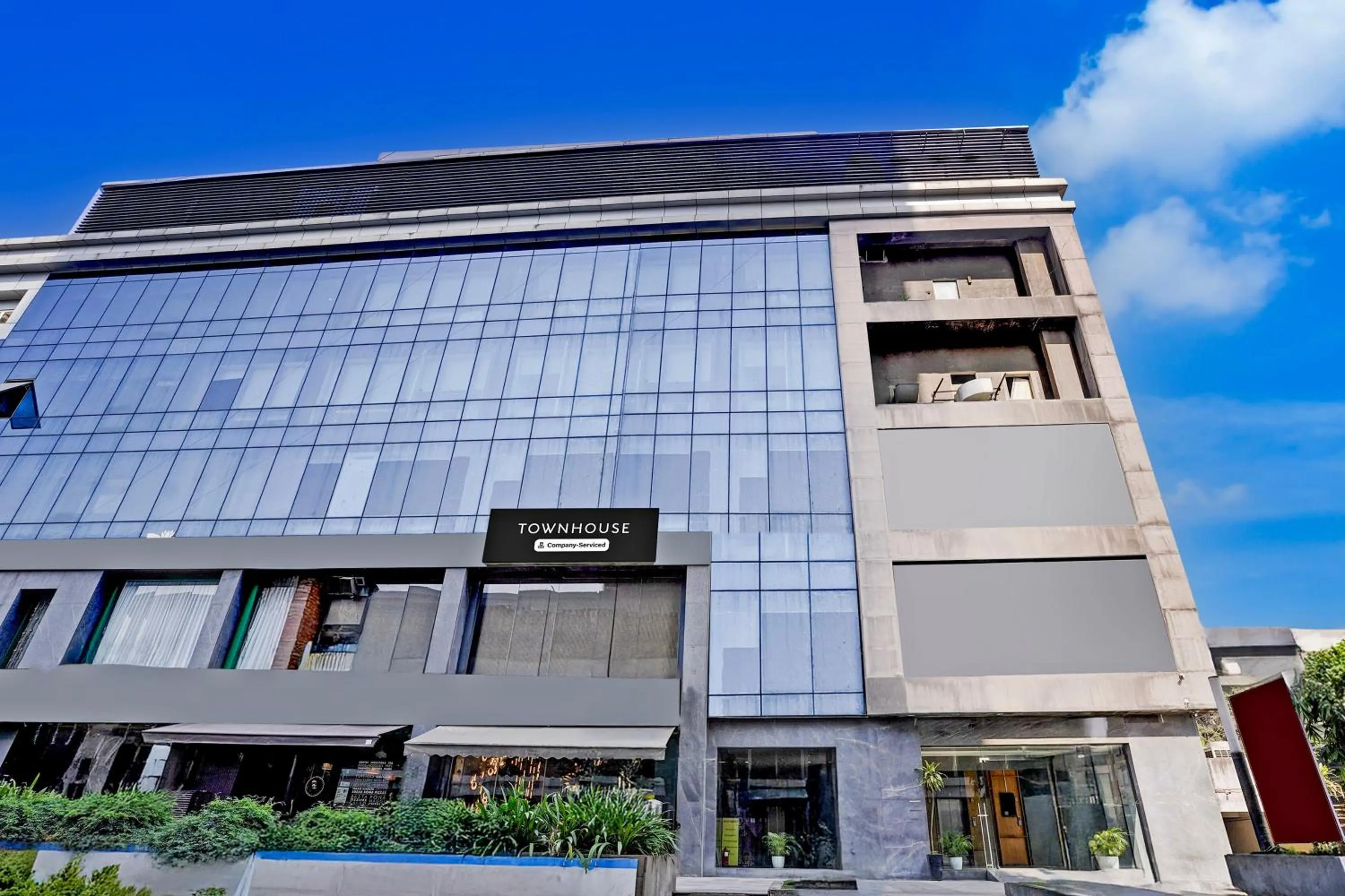 Facade/entrance in Super Townhouse PBG Mall Vashi