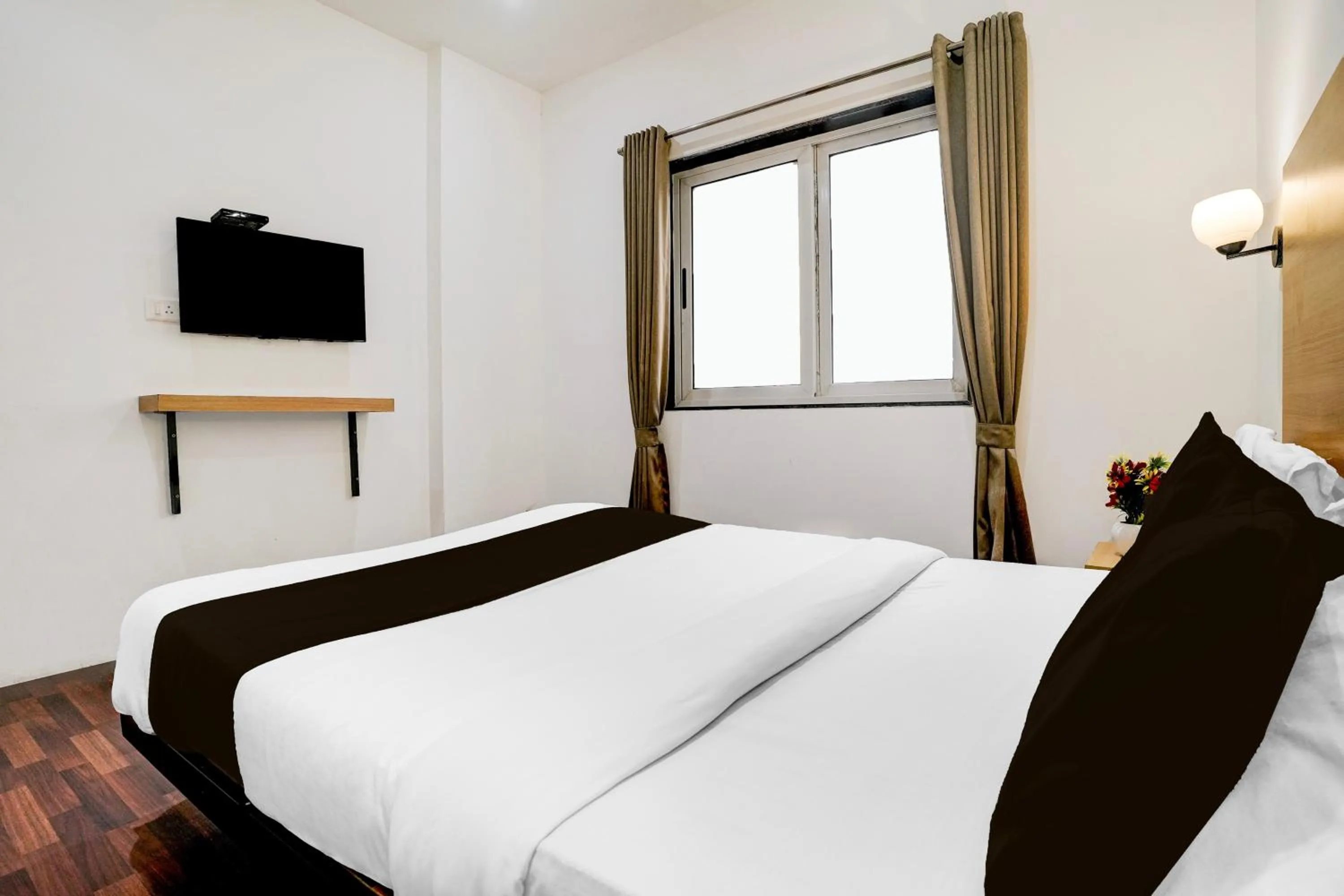 Bedroom, Bed in Super Townhouse PBG Mall Vashi