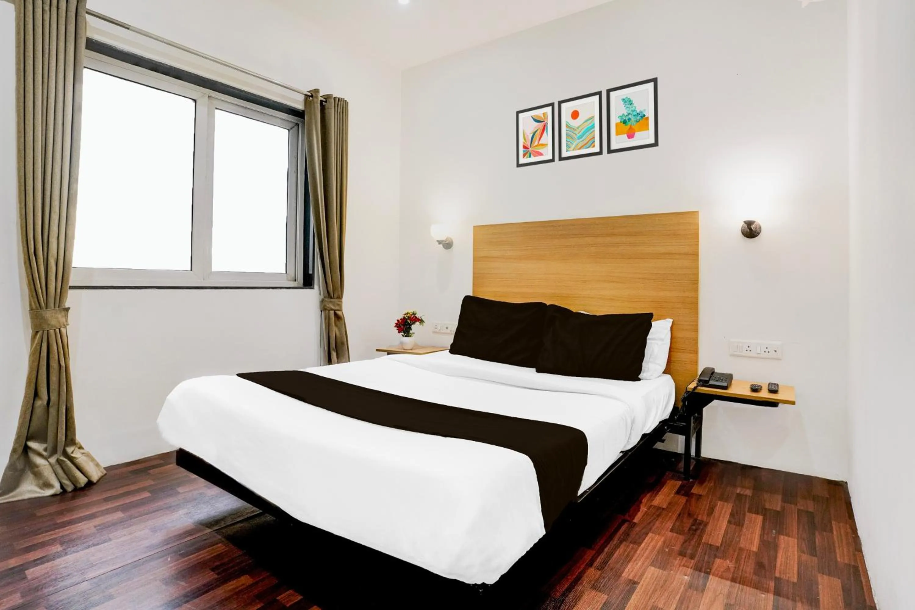 Bedroom, Bed in Super Townhouse PBG Mall Vashi