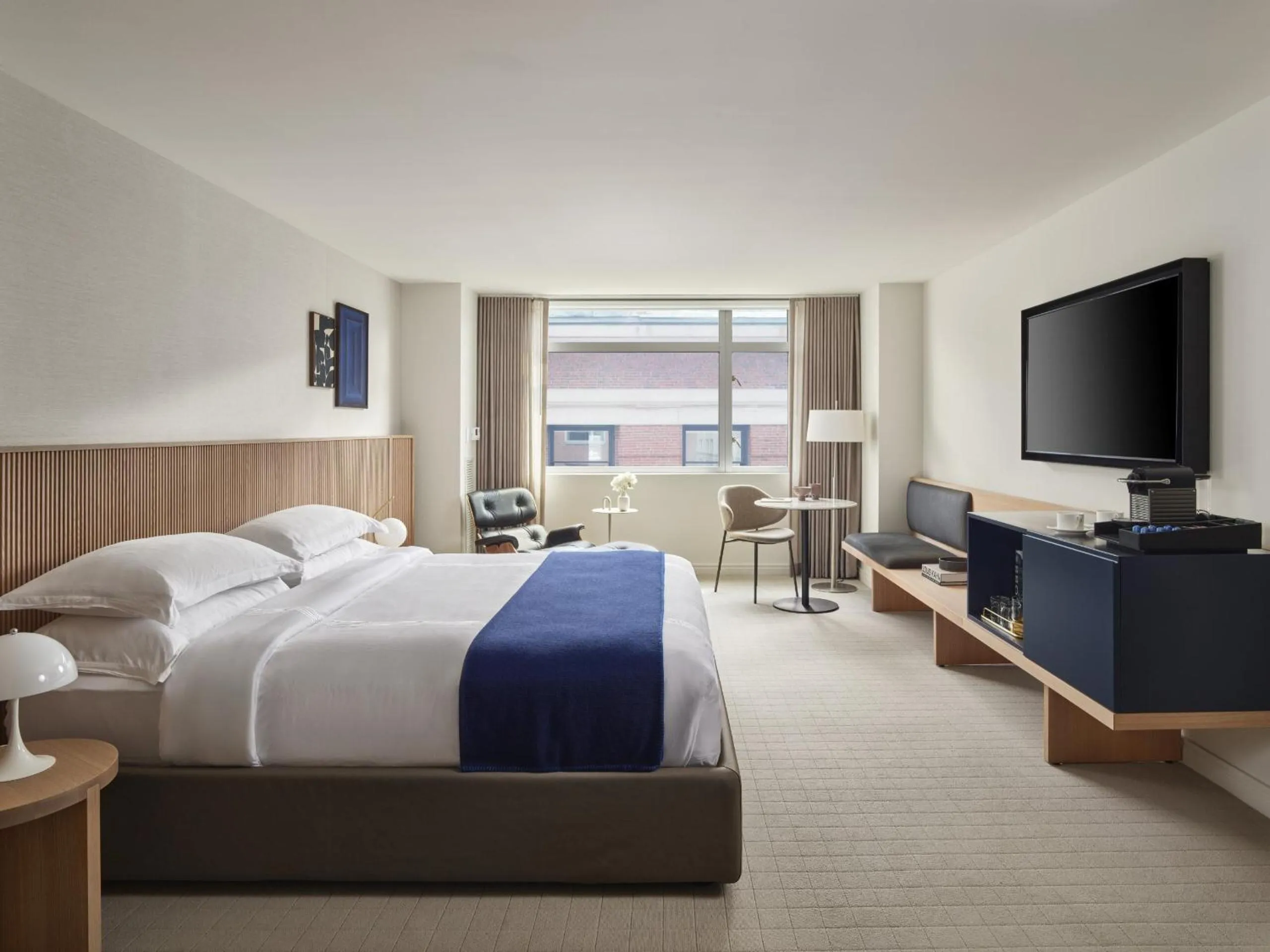 Bed in Hotel AKA Boston Common