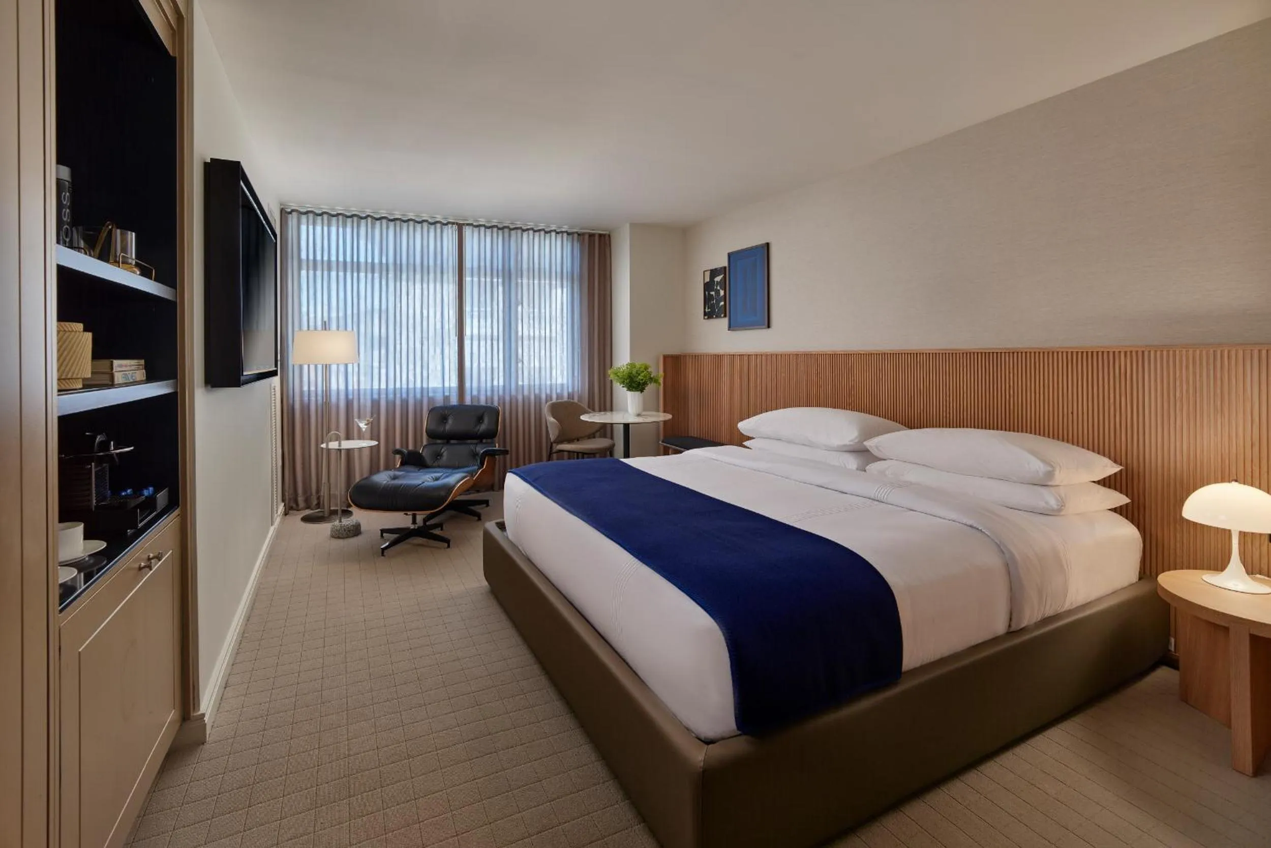 Bed in Hotel AKA Boston Common