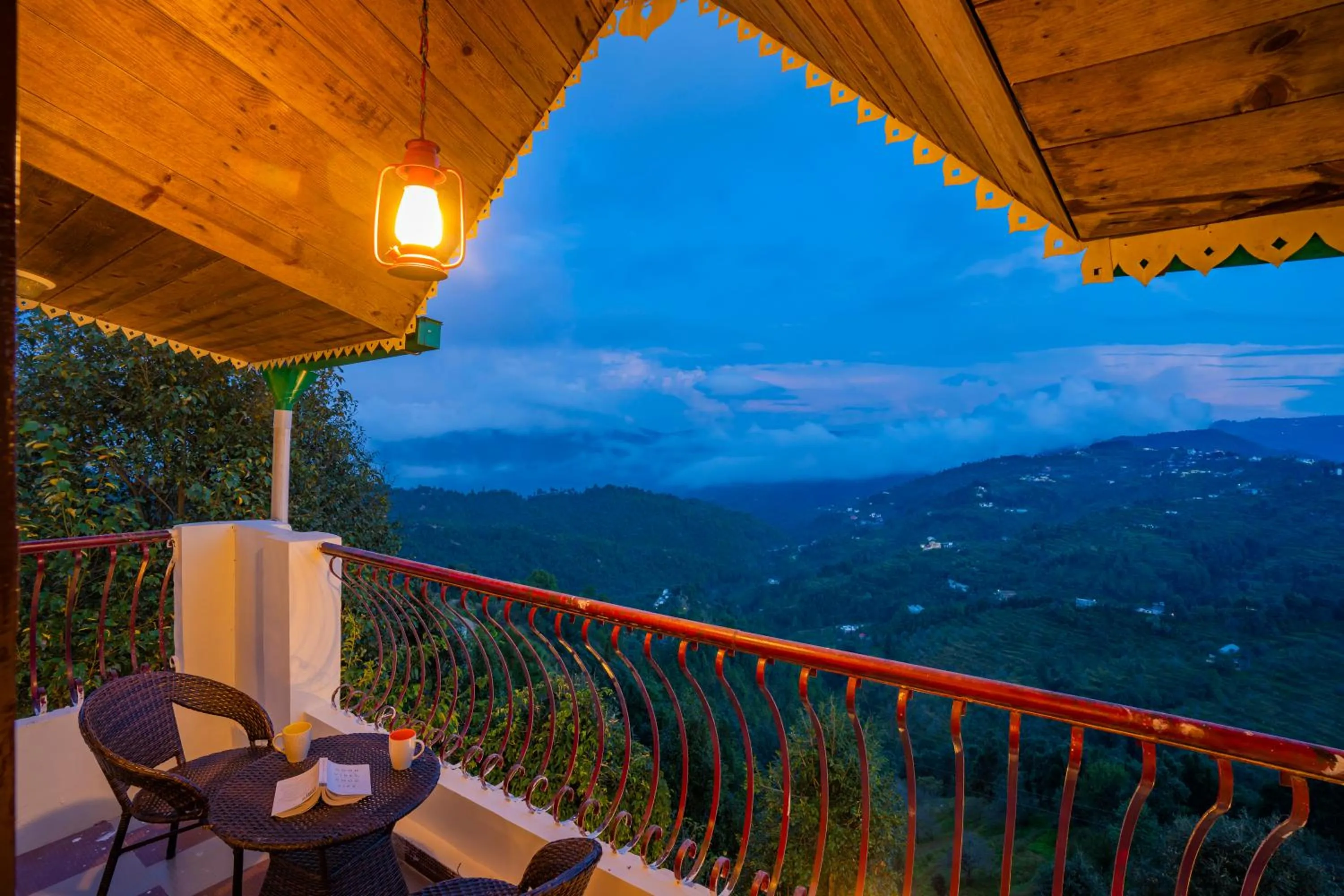 Mountain view in goSTOPS Mukteshwar - Private Rooms and Dorms