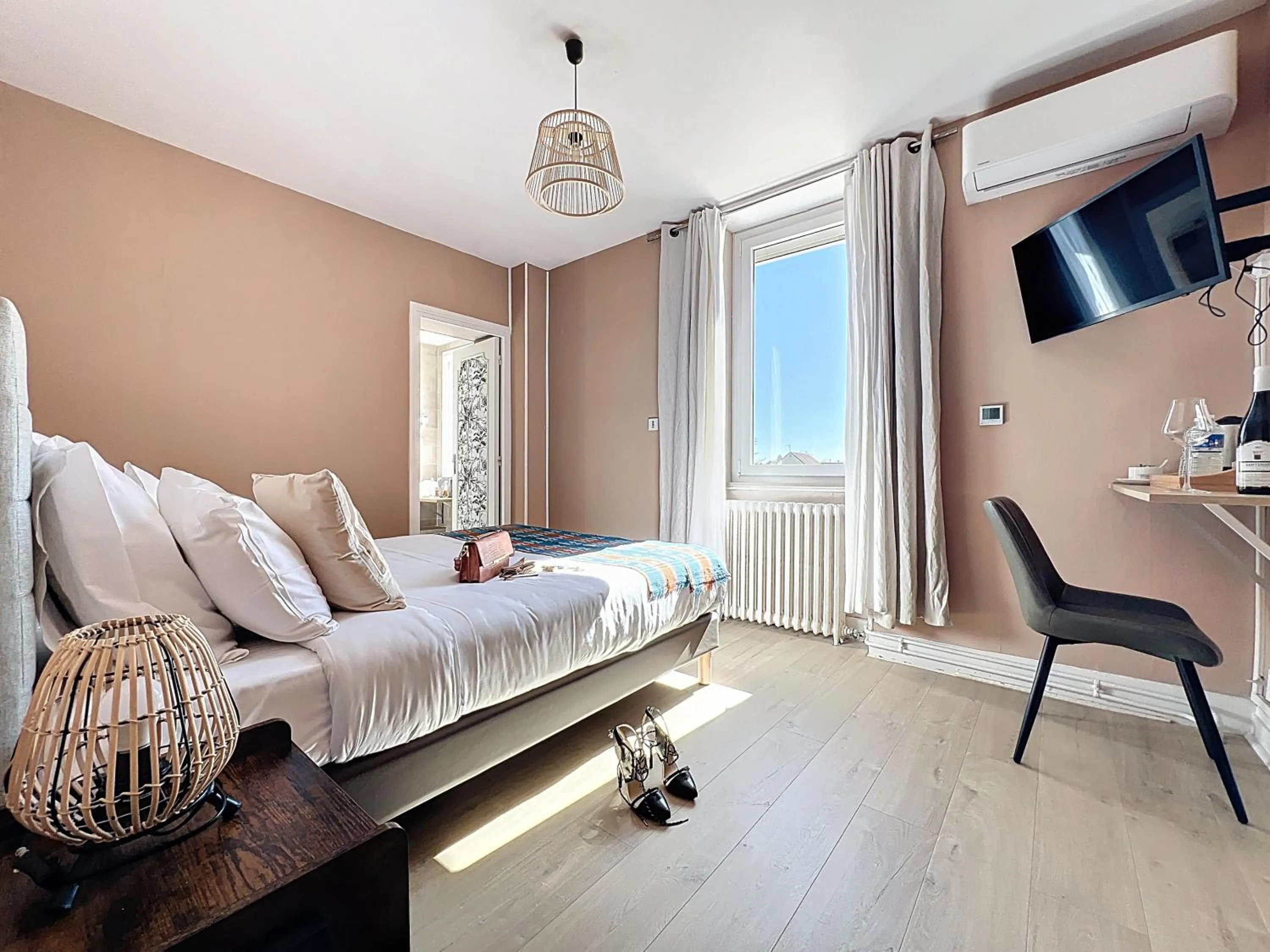 Bedroom, Bed in Auberge la musardière