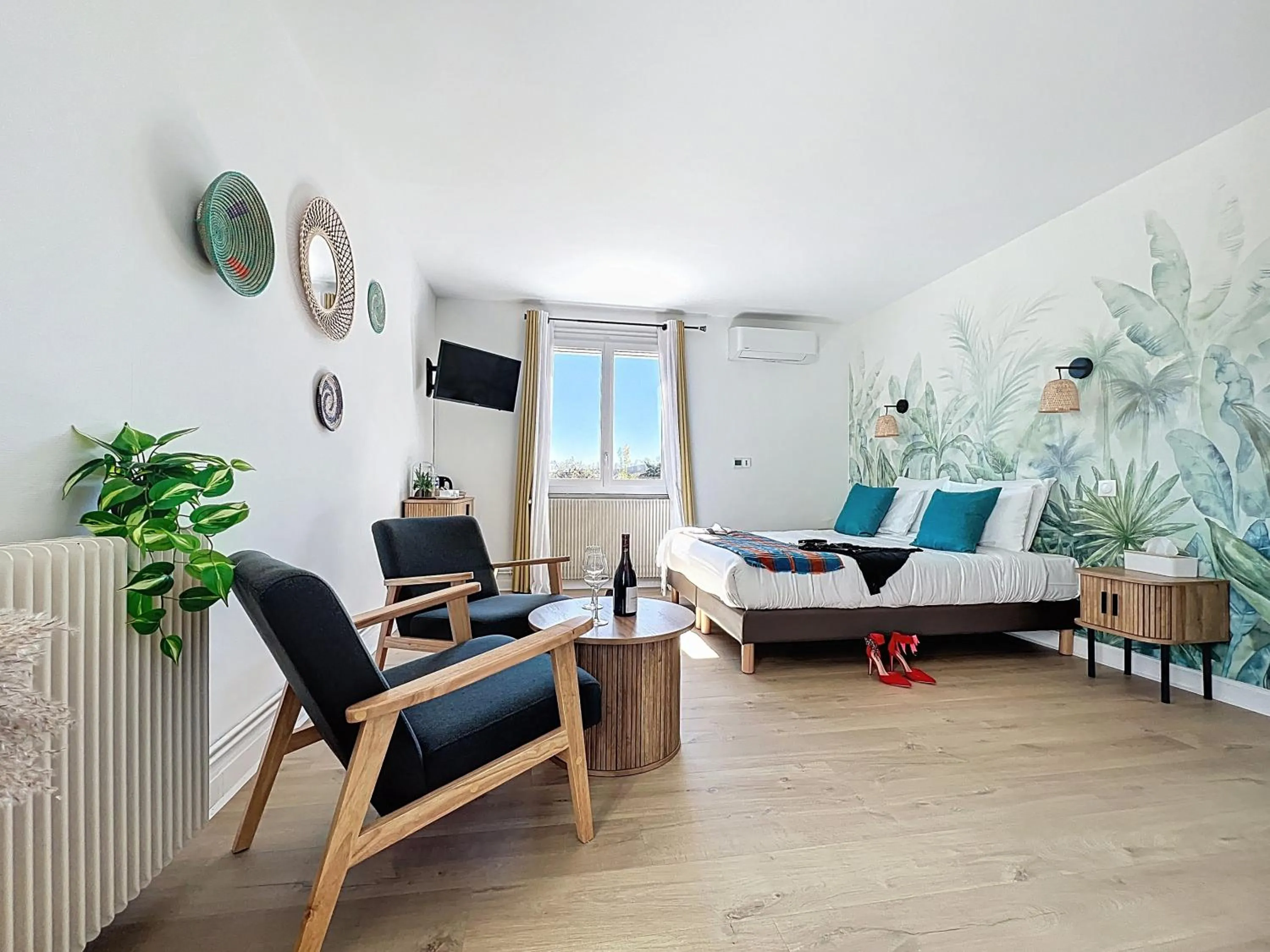 Photo of the whole room, Bed in Auberge la musardière