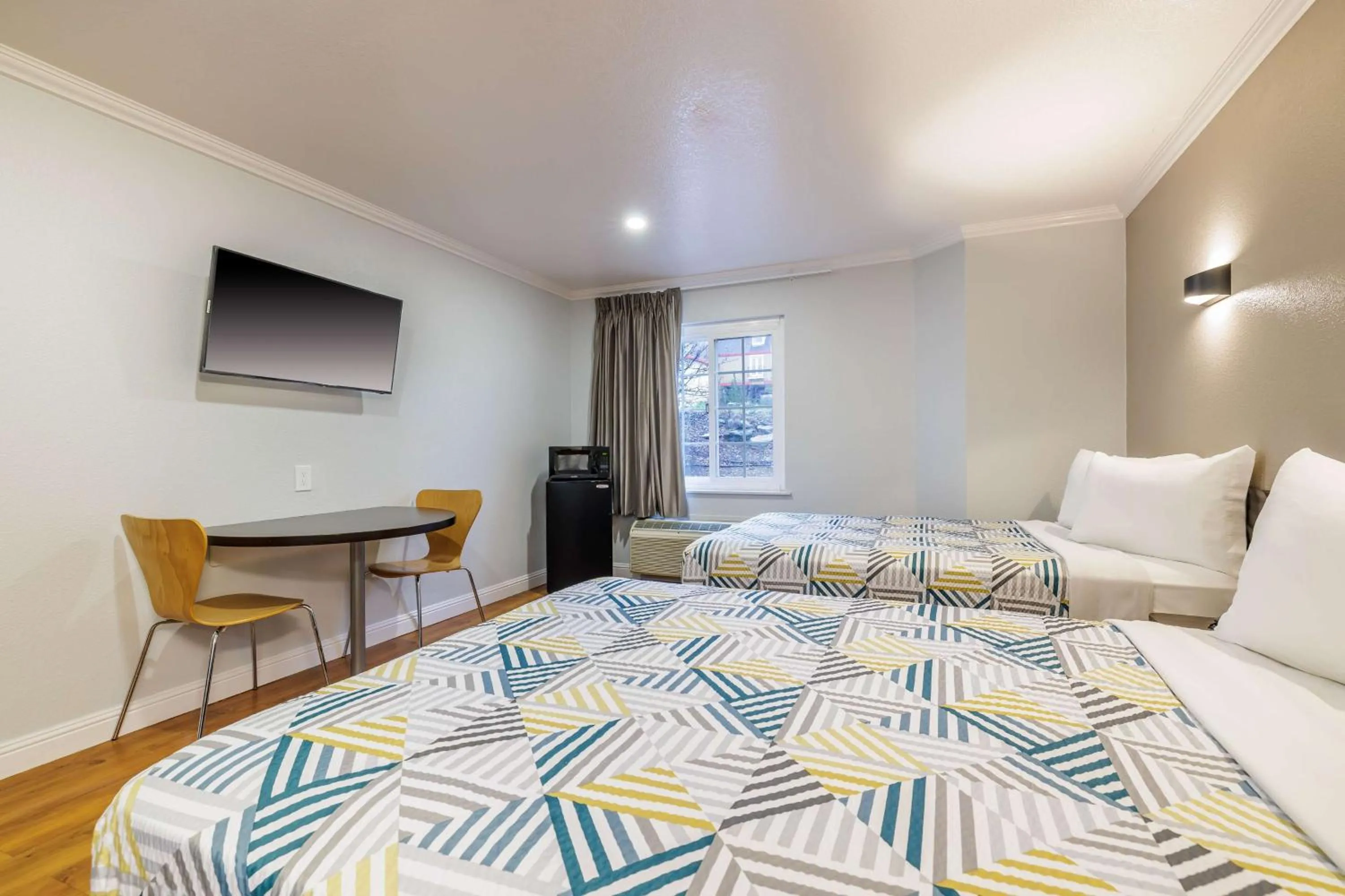 Bedroom, Bed in Motel 6-Auburn, CA