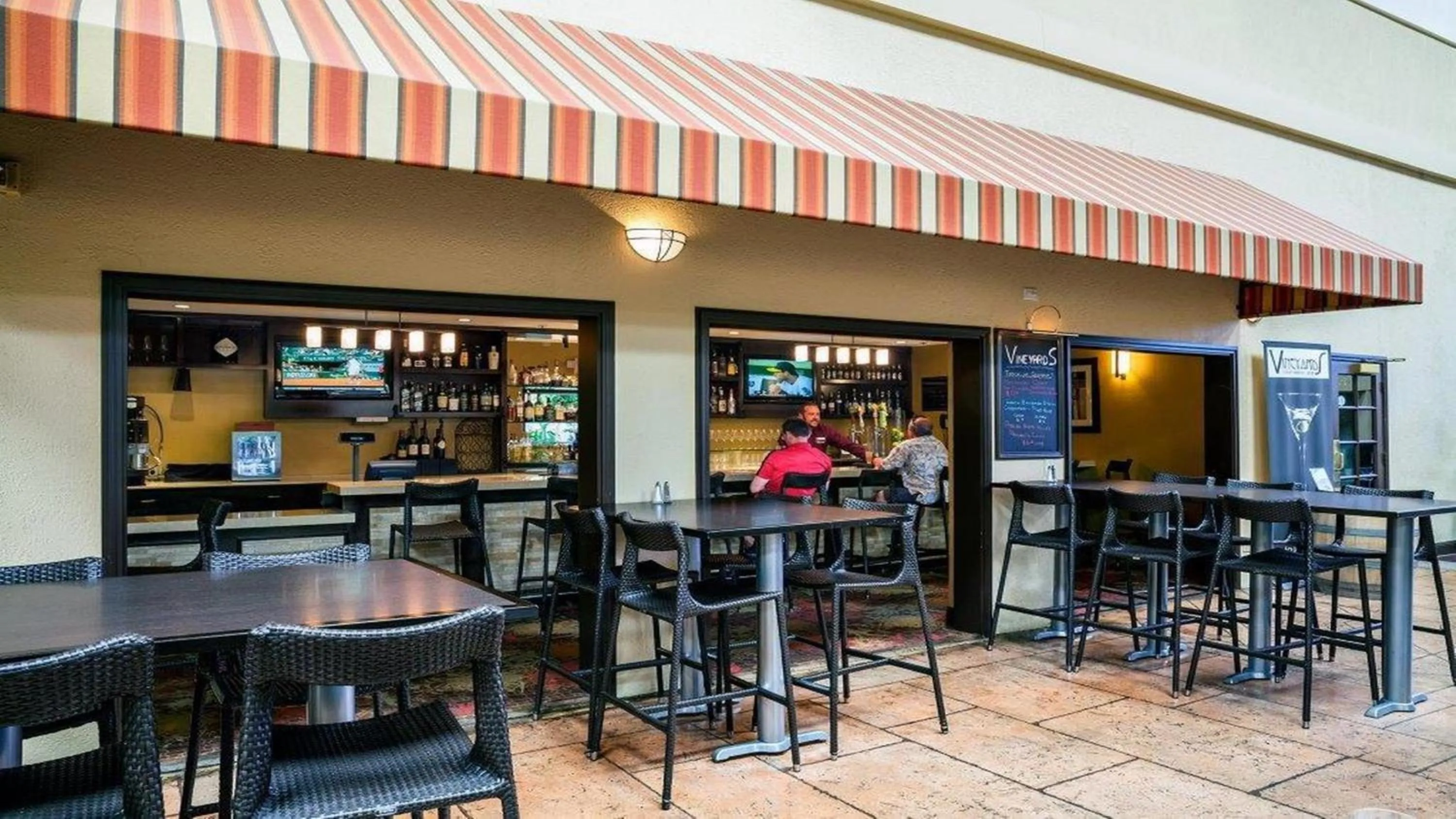 Lounge or bar in Concord Plaza Hotel