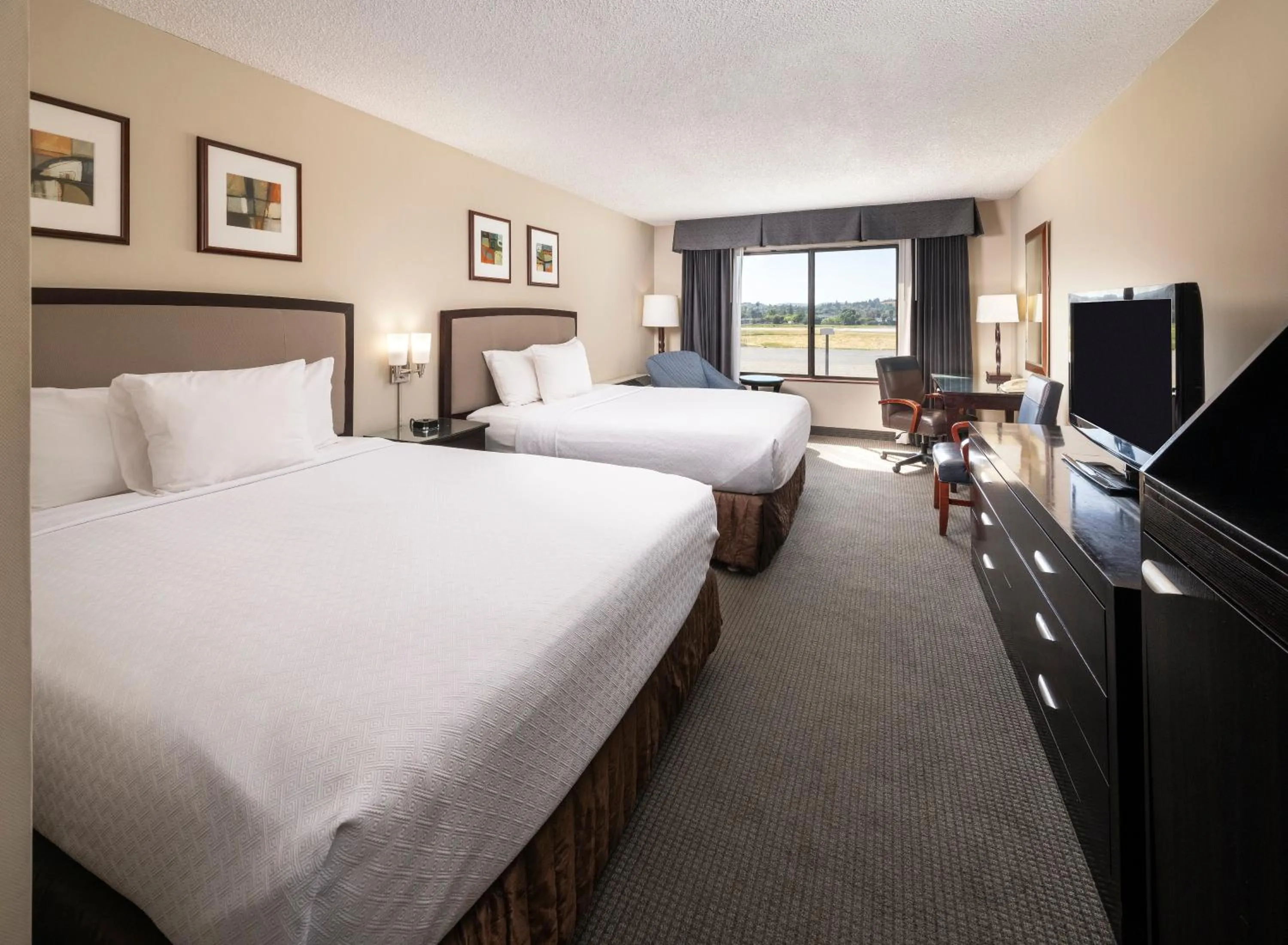 Photo of the whole room, Bed in Concord Plaza Hotel