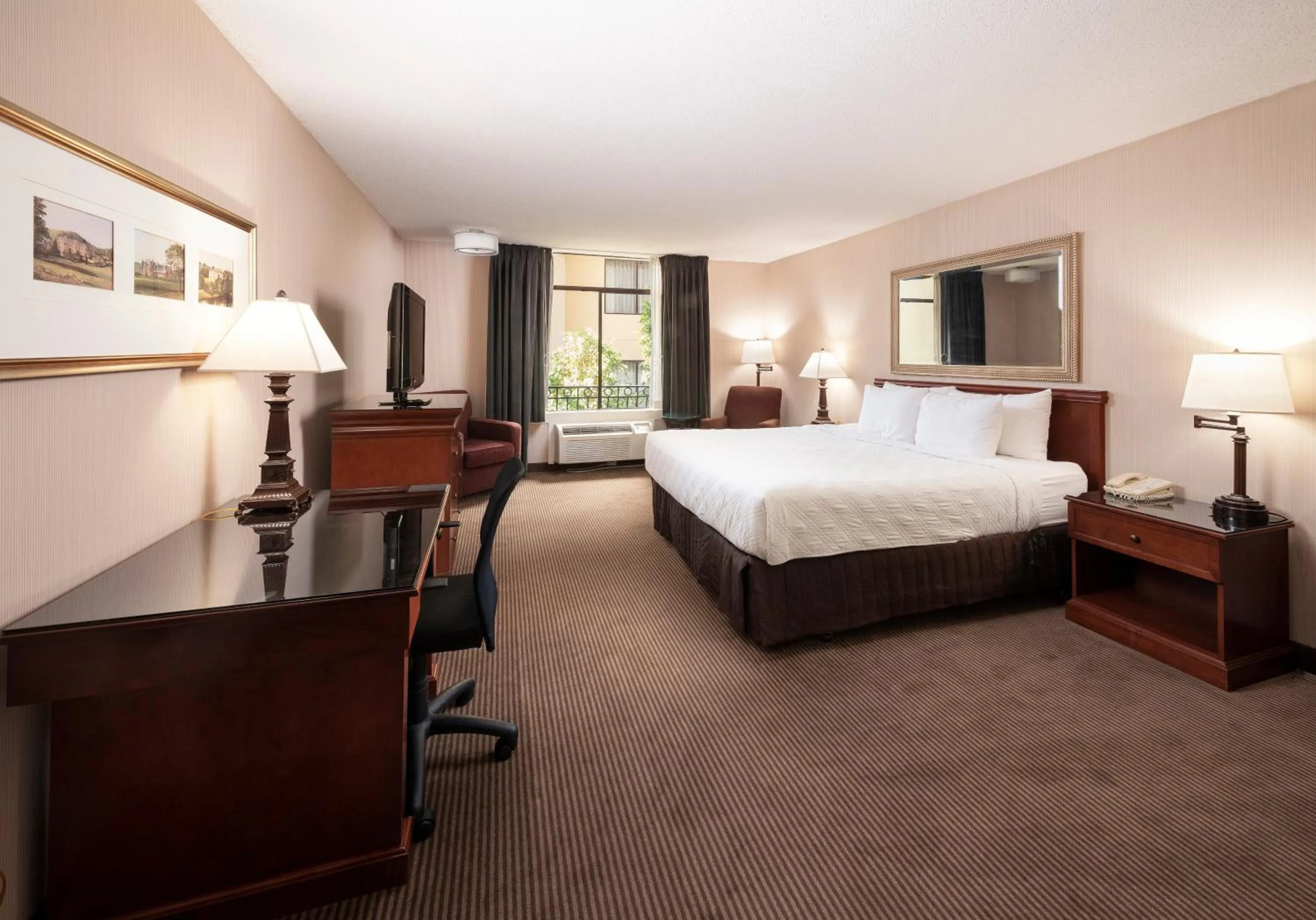 Photo of the whole room, Bed in Concord Plaza Hotel