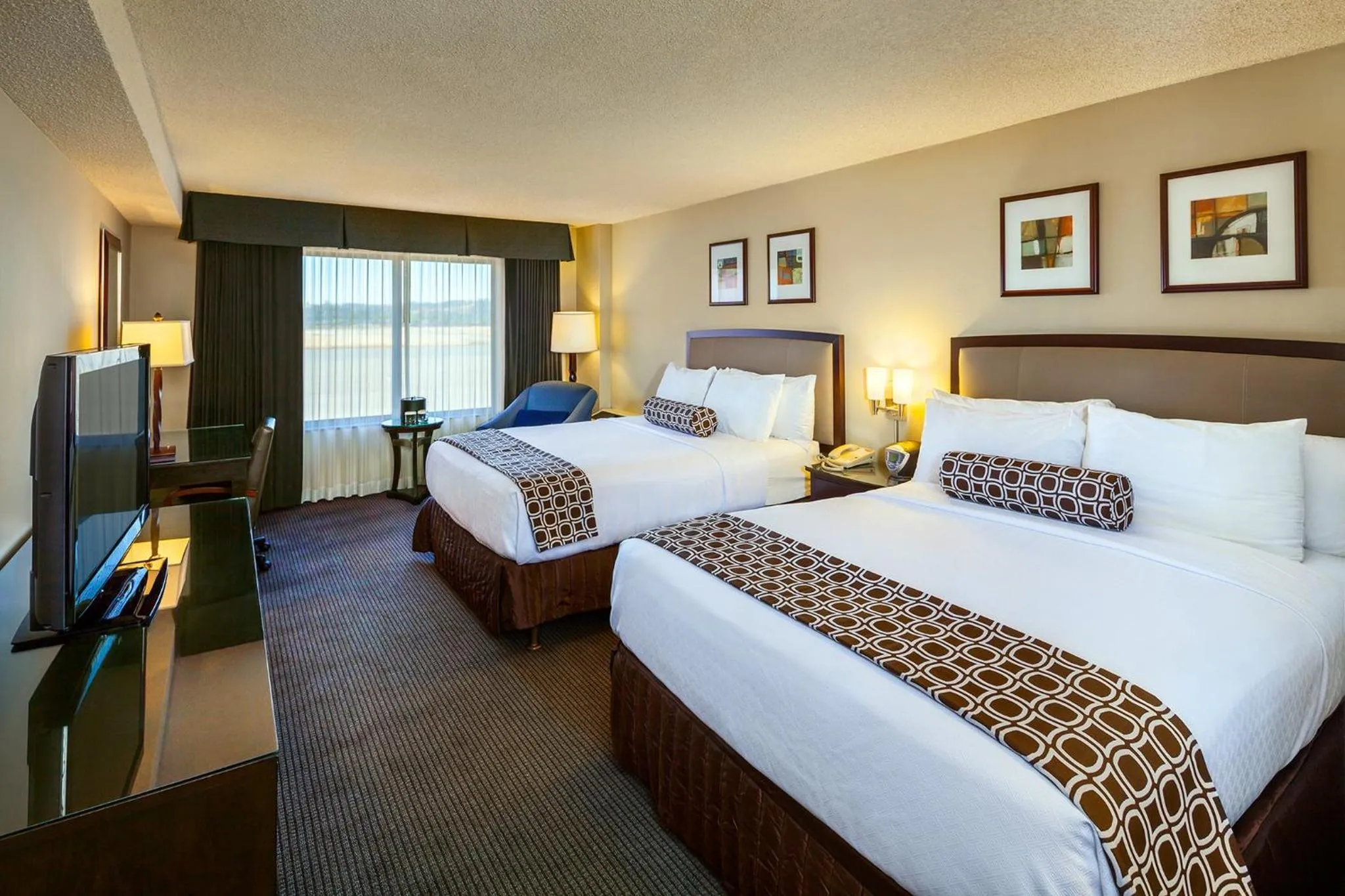 Photo of the whole room, Bed in Concord Plaza Hotel