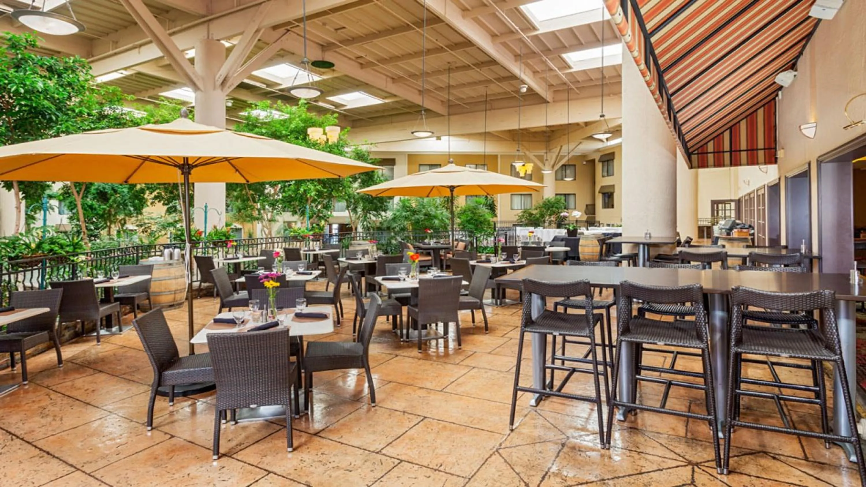 Restaurant/places to eat in Concord Plaza Hotel