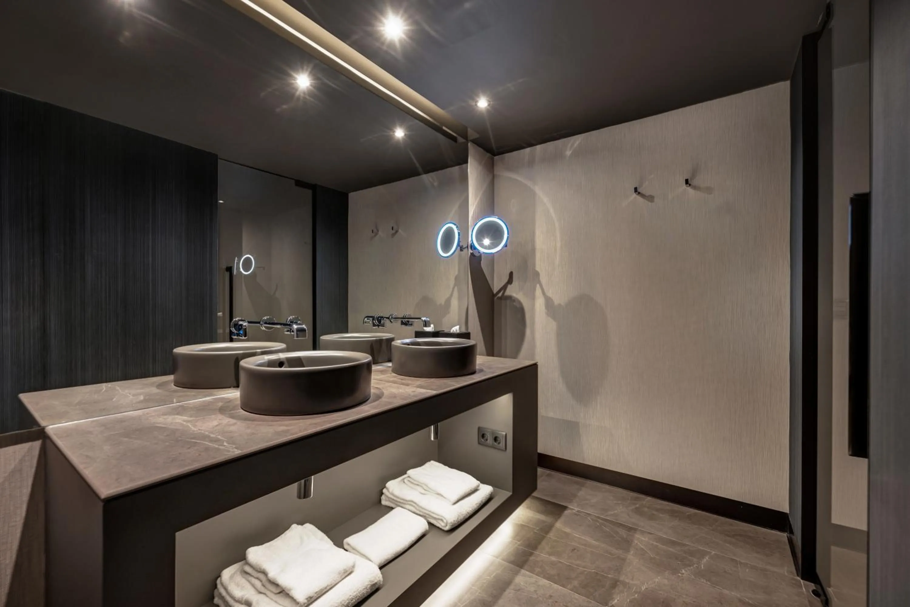 Toilet in Hilton Porto Gaia