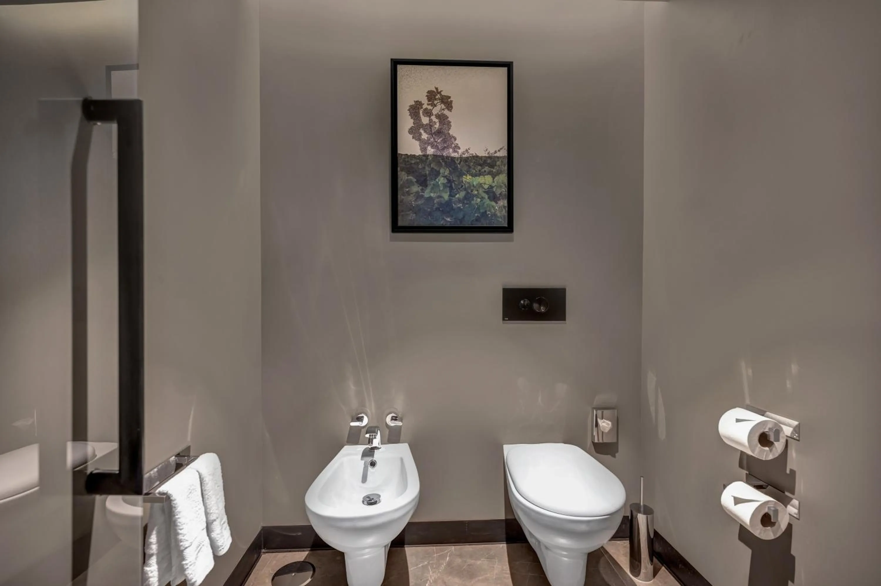 Toilet in Hilton Porto Gaia